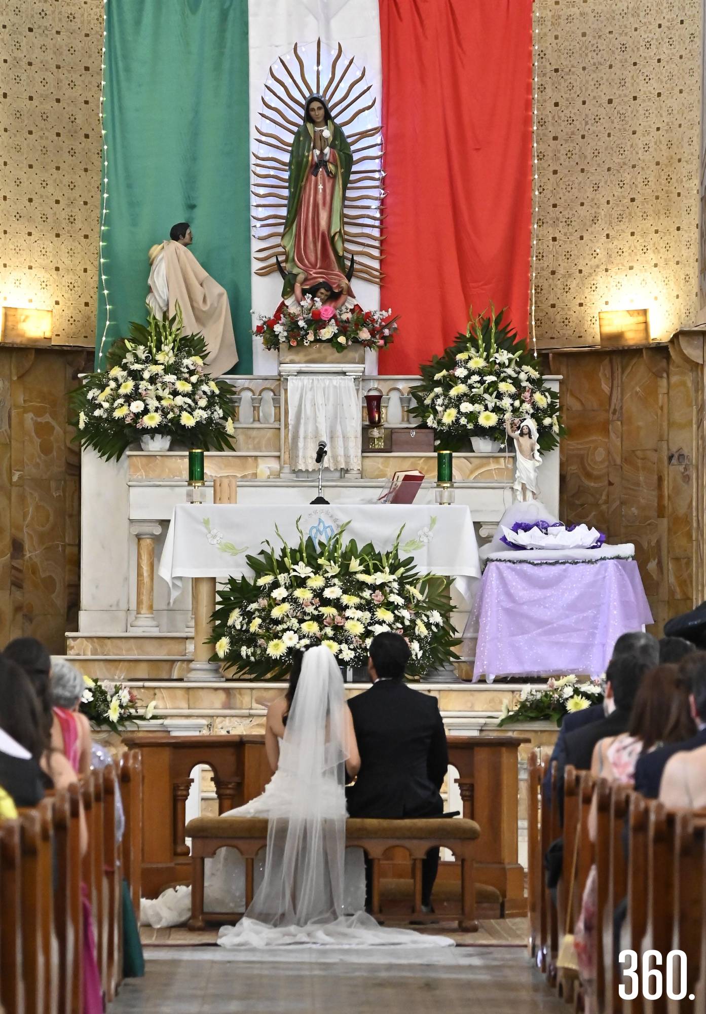 $!Los novios frente al altar.