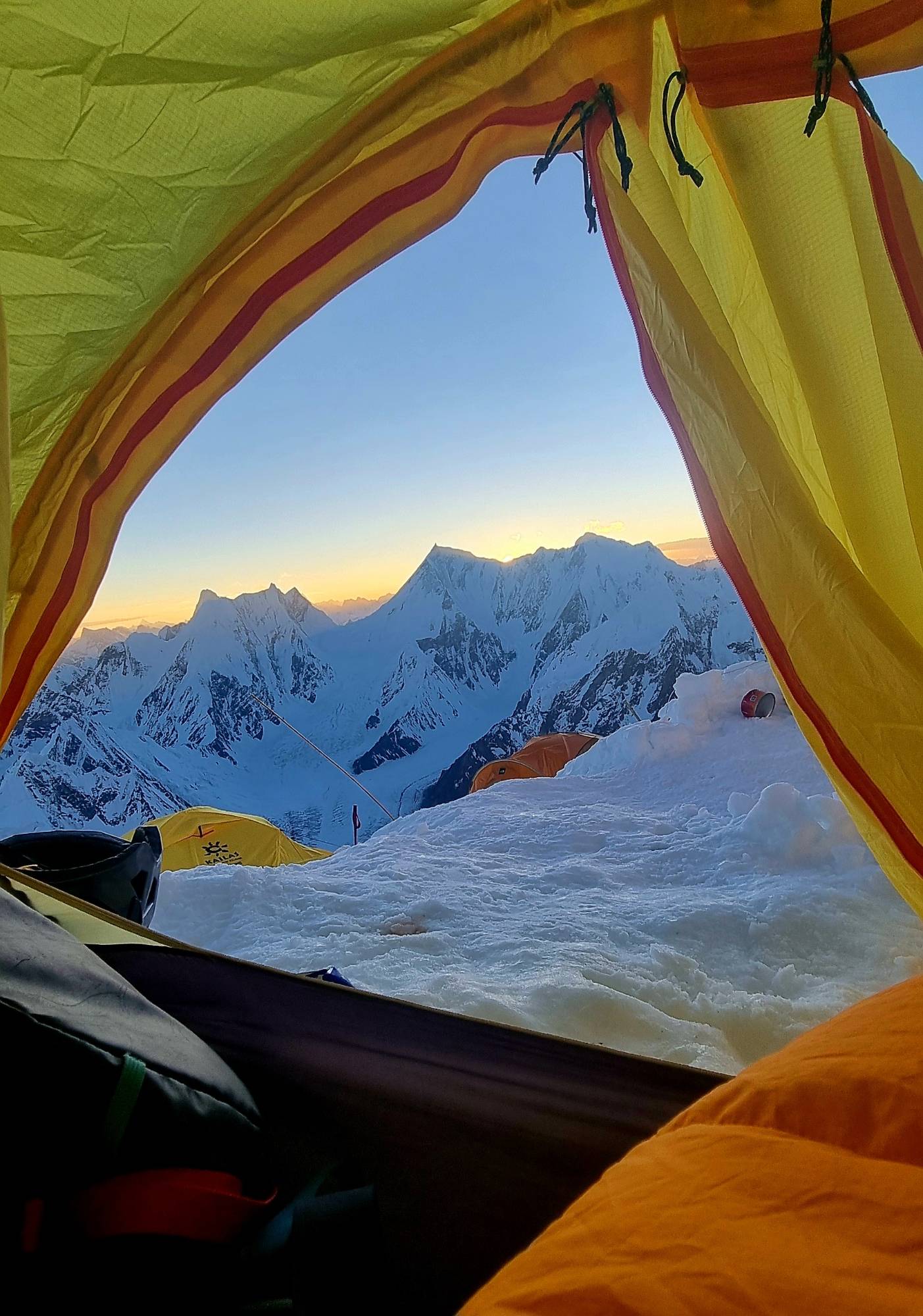 $!El momento en el que estuve en cumbre dije: ‘Dios mío, ¿en qué me metí?, ¿ahora cómo me voy a bajar?’, y en el momento en el que llegamos a la base me sentí súper feliz de que ya no tenía que volver a subir. Sí está muy bonito, pero todo te quiere matar”.