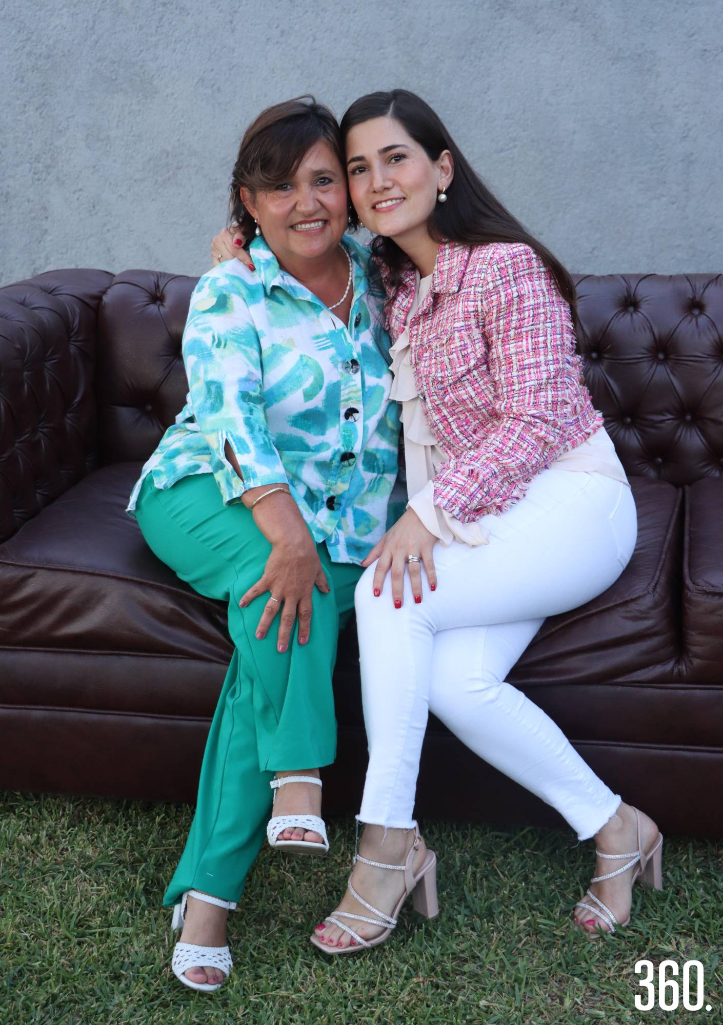 $!Alejandra Arredondo de Moreira y Gaby Moreira.