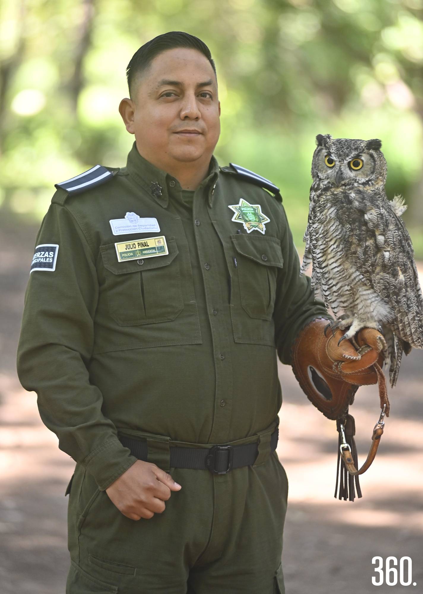 $!Pol. Julio Pinal con el búho cornudo Wally.