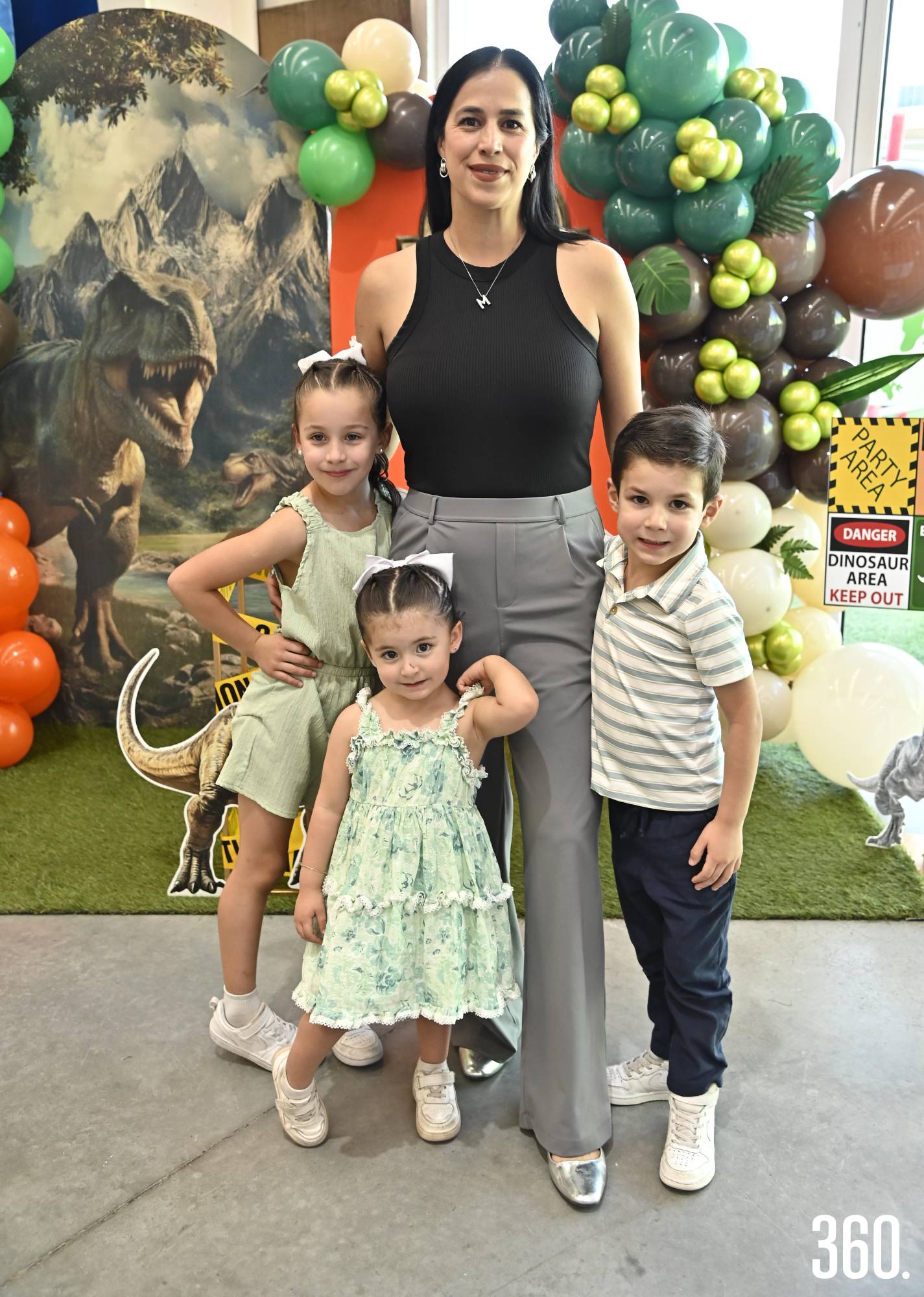 $!Marcela Bustamante, Emilia, Martina y Julián Saldaña.