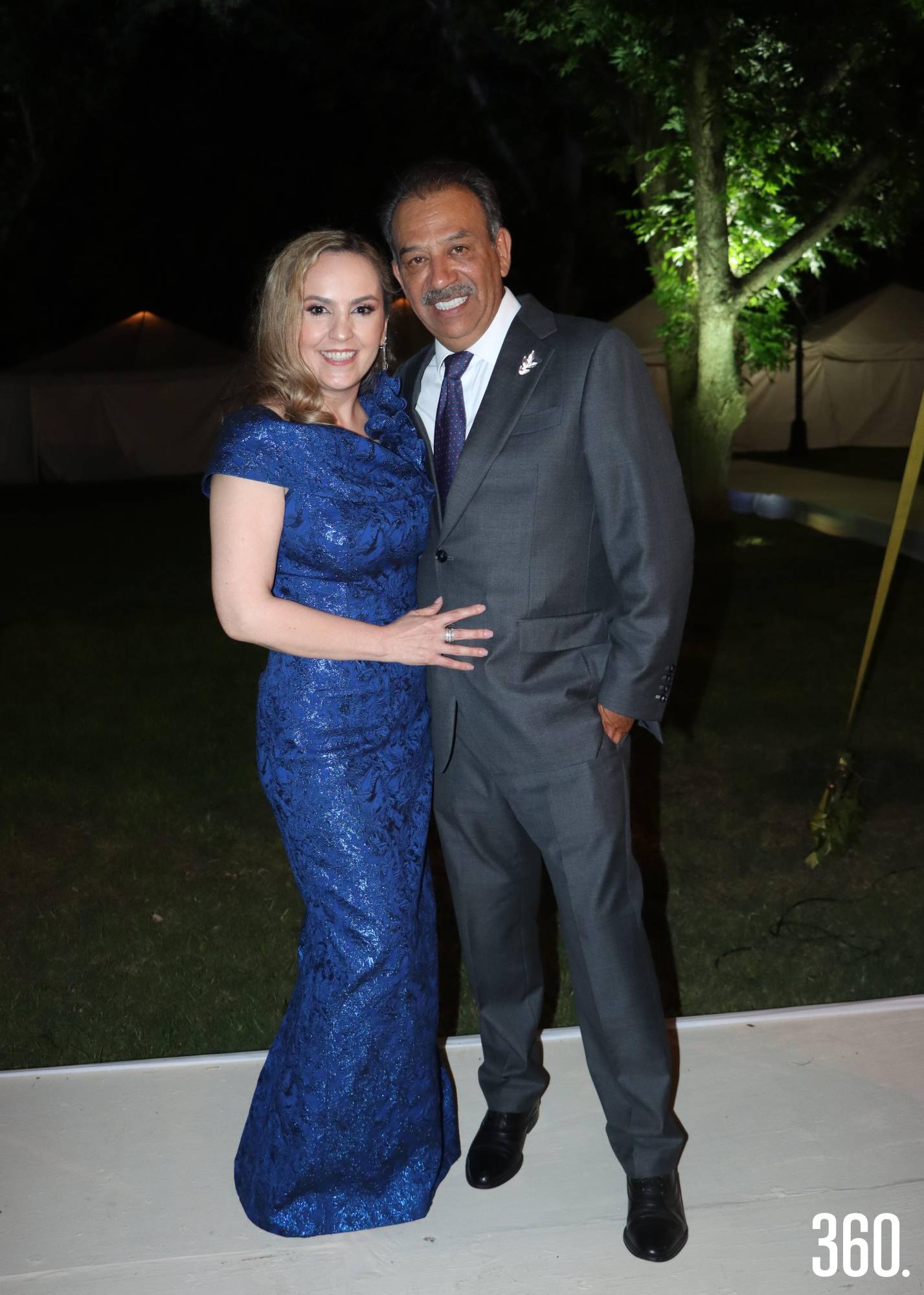$!Sofía Strozzi y Rodrigo del Bosque, padre del novio.