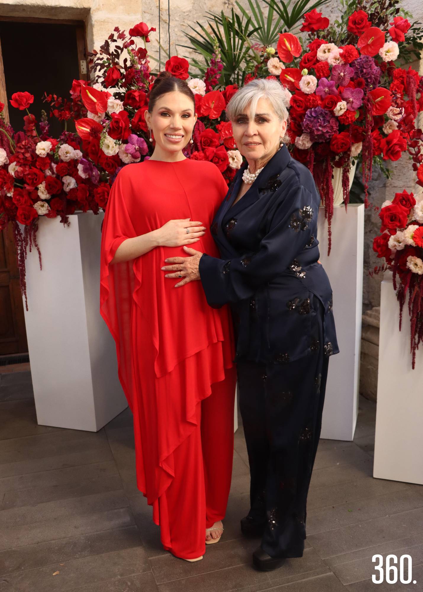 $!María con su madre, Maripaz Ramírez.