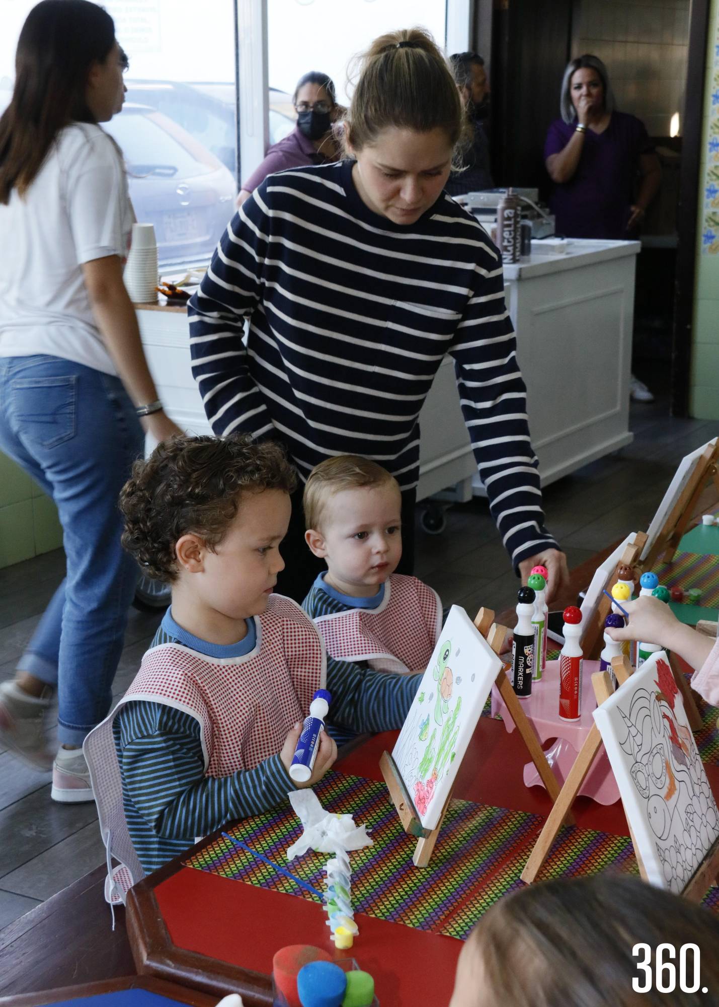 $!Ana Carla Arizpe con sus hijos Julián y Pablo Dávila.