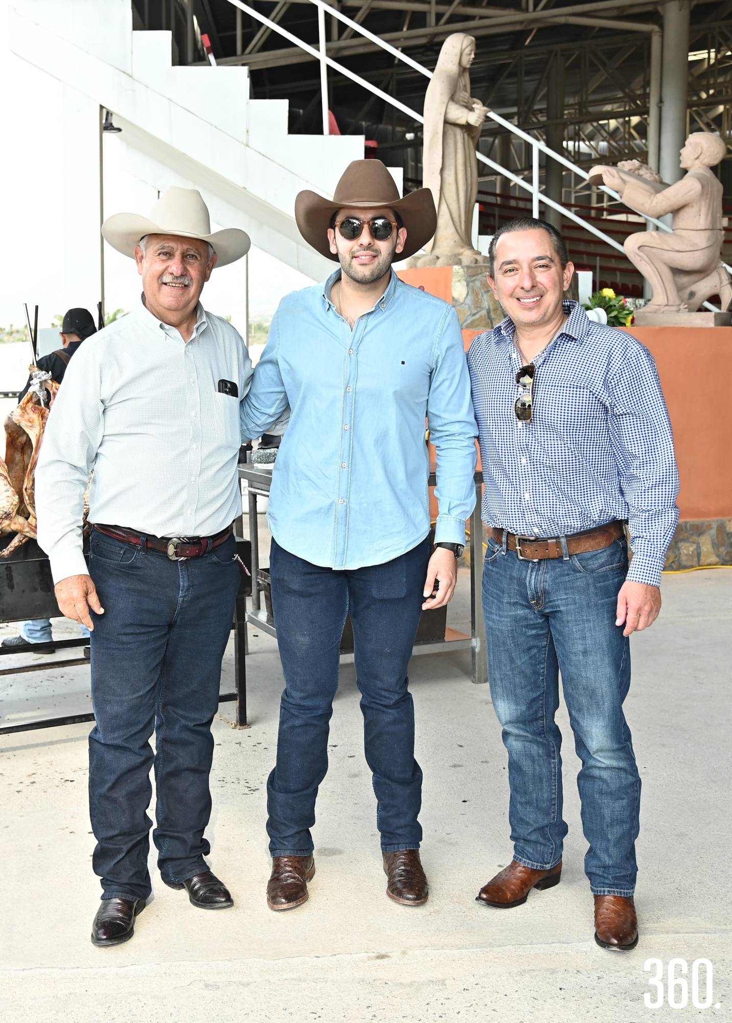 $!Leonardo con su papá, Leonardo Dávila, y su suegro, Javier Cabello.