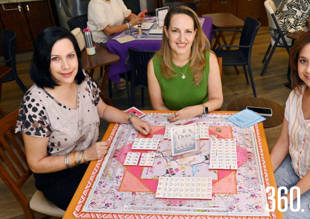 DESCUBREN EL MAHJONG ENTRE AMIGAS