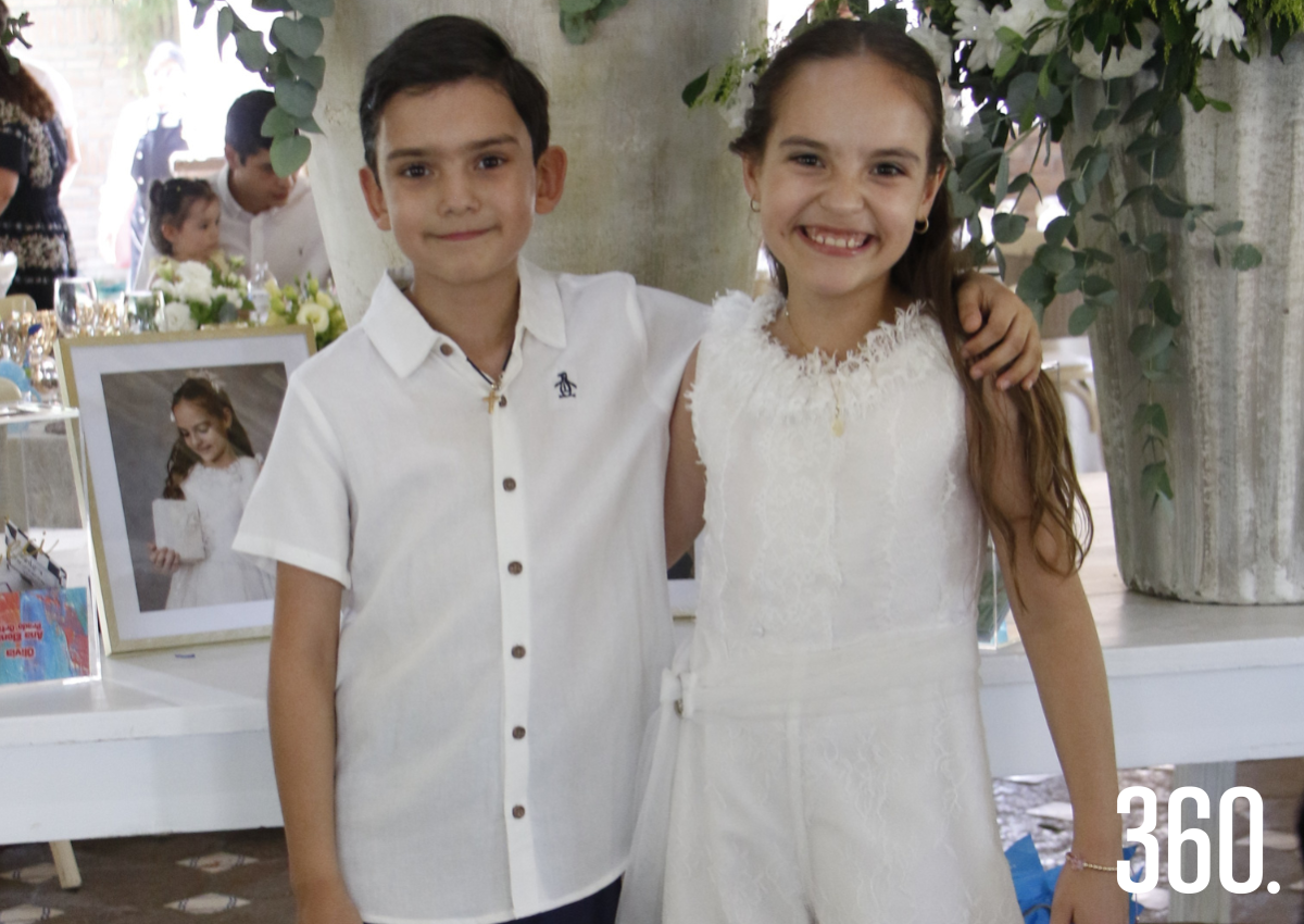 PRIMERA COMUNIÓN DE GERARDO RECIO Y ANA CECILIA DE LA PEÑA
