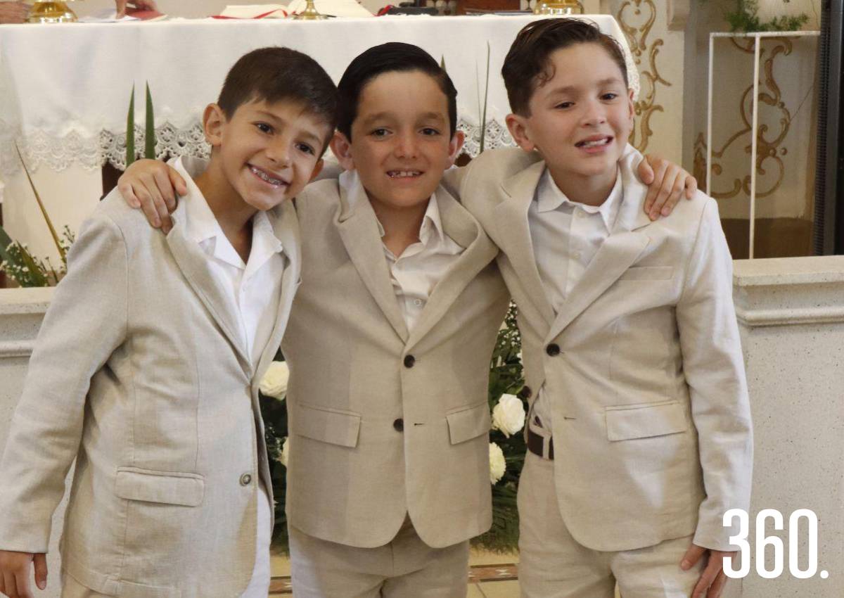 PRIMERA COMUNIÓN DE DANIEL GONZÁLEZ, NICOLÁS LEAL Y RAFAEL VILLARREAL