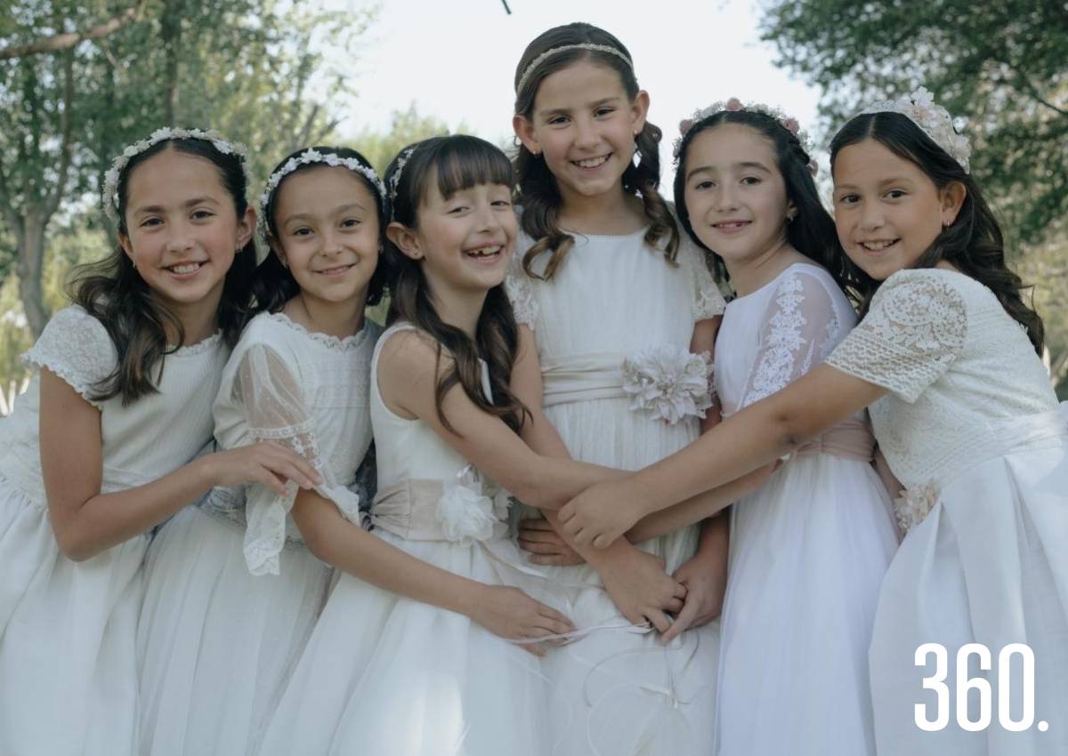 PRIMERA COMUNIÓN DE EMILIA, VALERIA, CORDELIA, MIRANDA, VANESSA Y ELENA SOFÍA