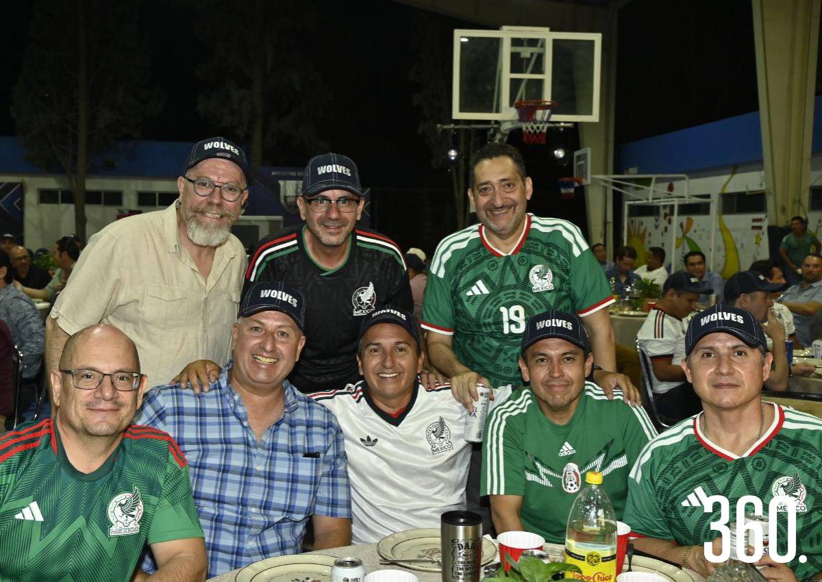 DISFRUTAN PADRES DEL COLAM FESTEJO