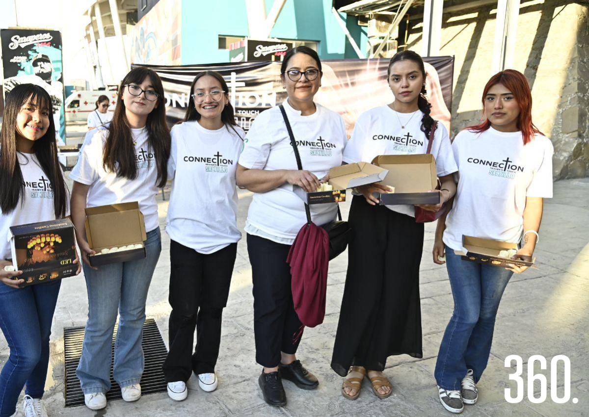 LLENAN FIELES EL MADERO EN ORACIÓN