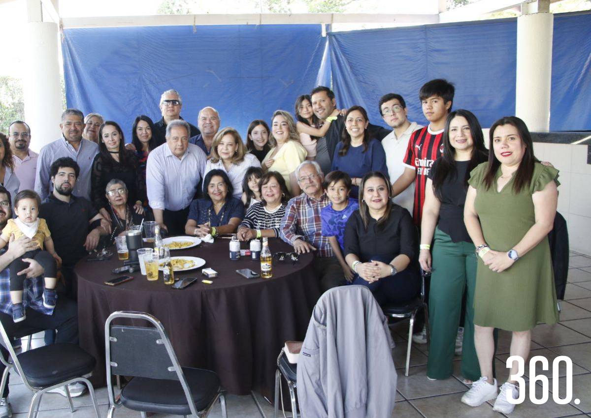REALIZA REUNIÓN LA FAMILIA MENESES