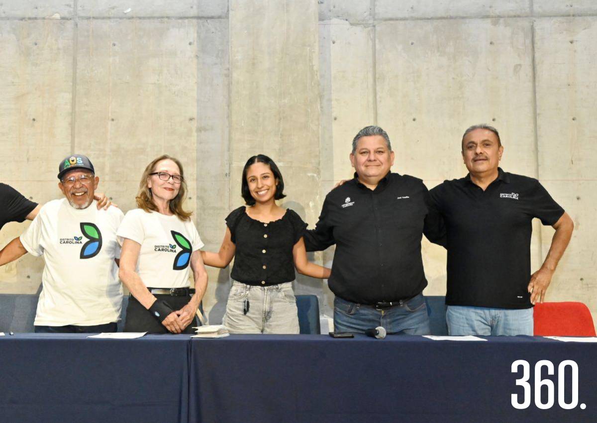 APOYAN A NIÑOS CON ÚTILES ESCOLARES