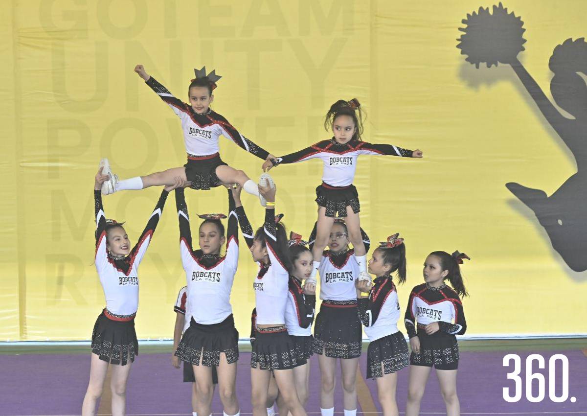 EXHIBICIÓN DE BAILE REÚNE ACADEMIAS EN EL CUMBRES