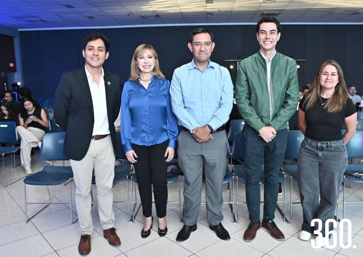 RECONOCE TEC EN GALA BORREGO LOGROS ESTUDIANTILES