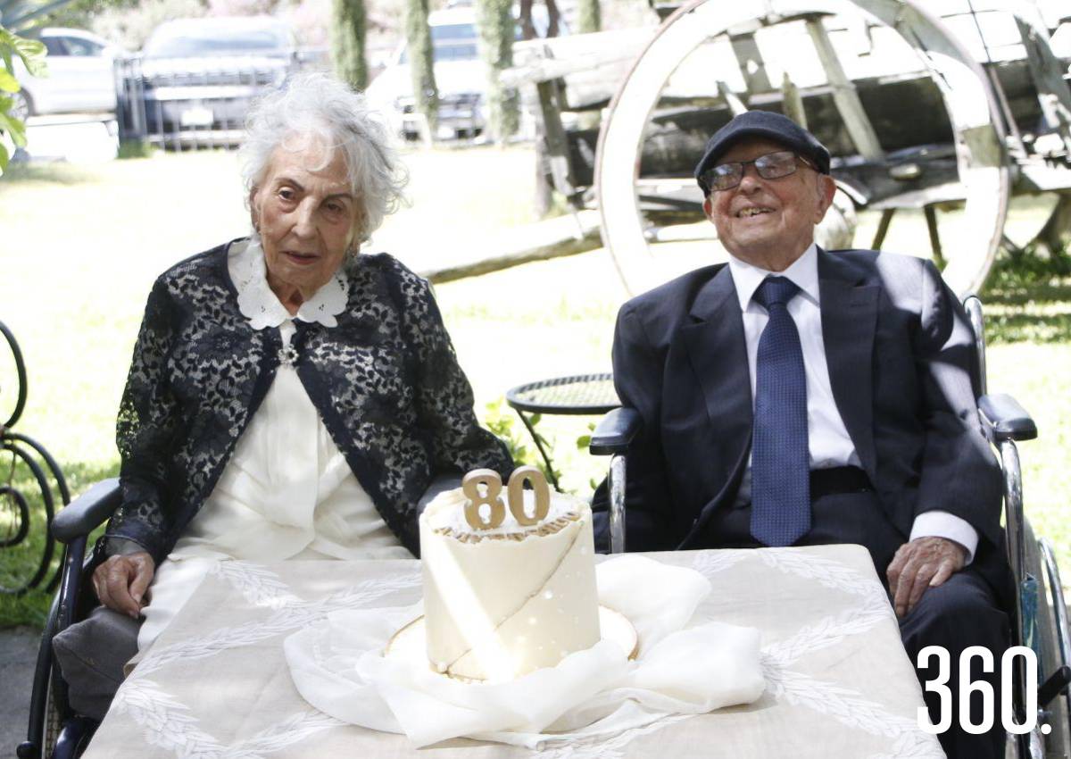 OCHENTA AÑOS TOMADOS DE LA MANO