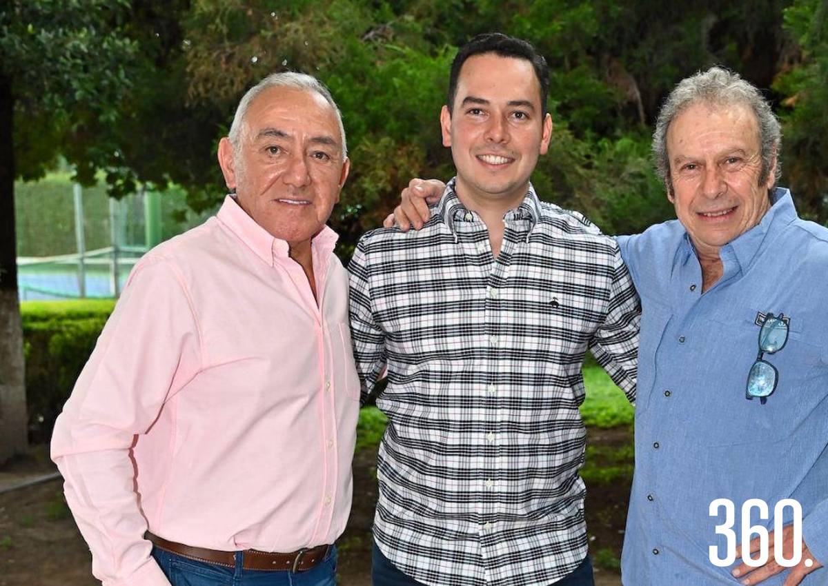 FESTEJO PARA ERICK MUÑIZ