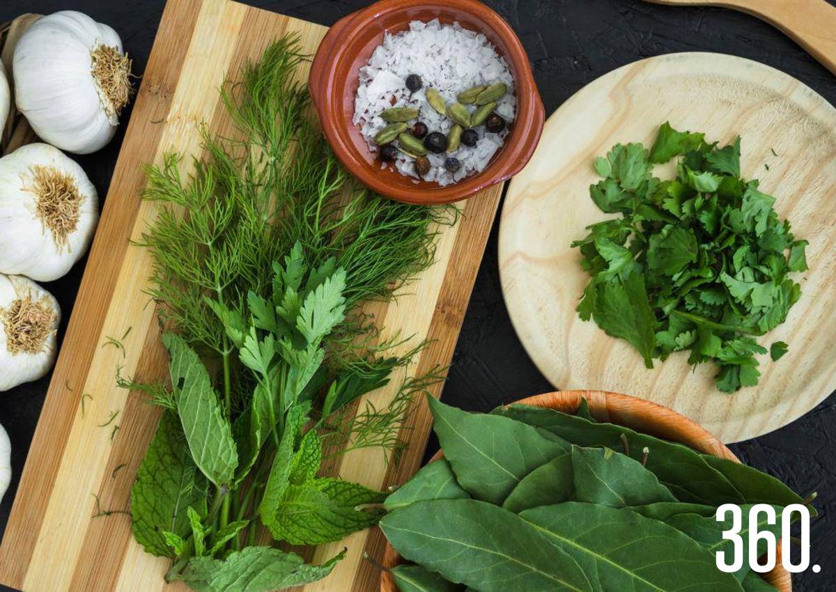 HIERBAS PARA OLER (LEER) Y COCINAR