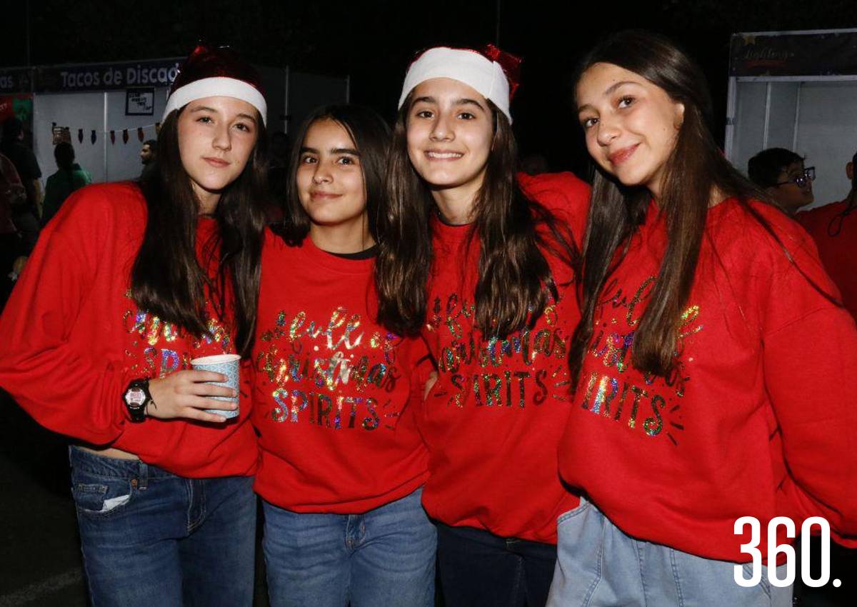 REALIZAN CEREMONIA DE ENCENDIDO DEL PINO EN EL COLEGIO HARMONY