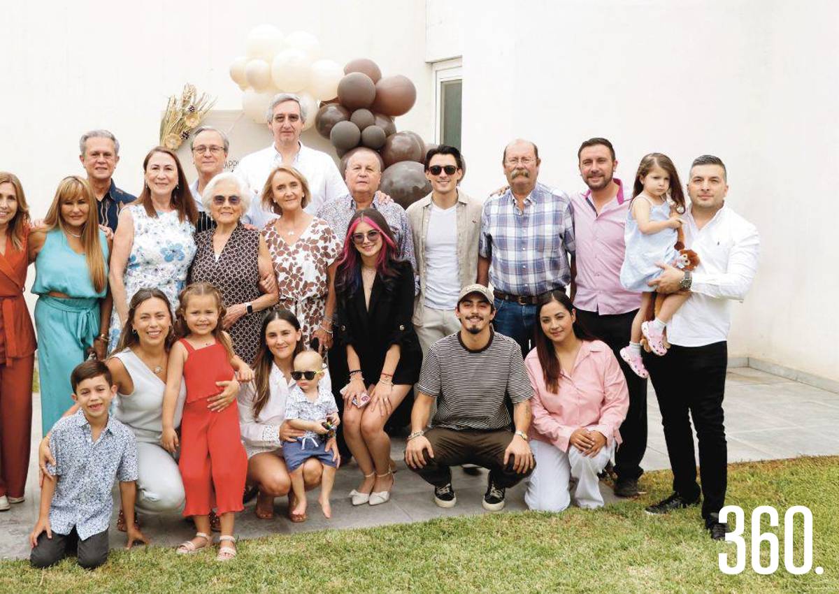CONCHA ORTIZ DE MONTELLANO DE GARZA CELEBRA SU CUMPLEAÑOS
