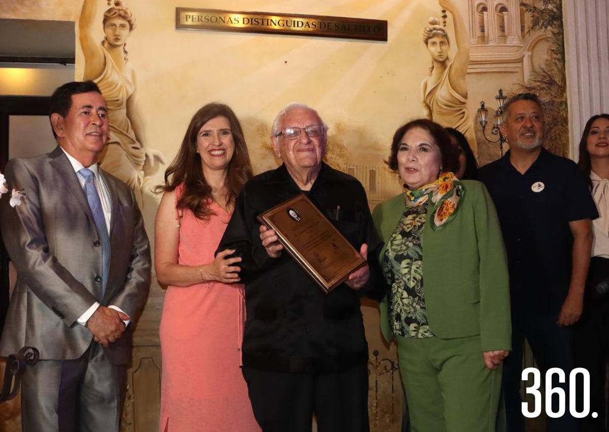 RECONOCEN A ARMANDO FUENTES AGUIRRE “CATÓN” EN ‘VIVE TU CENTRO’