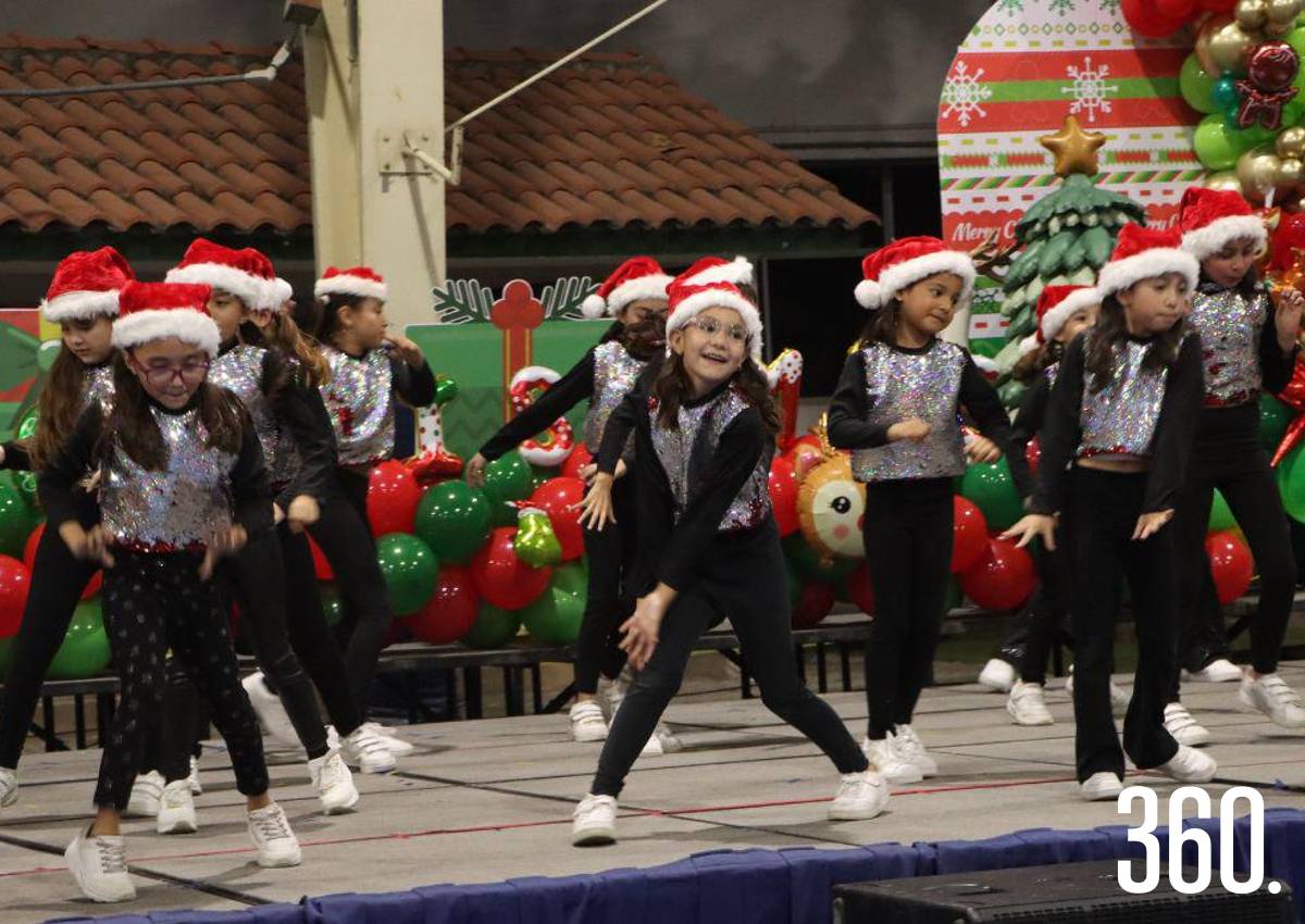 ENCIENDEN EN COLAM EL PINO DE NAVIDAD