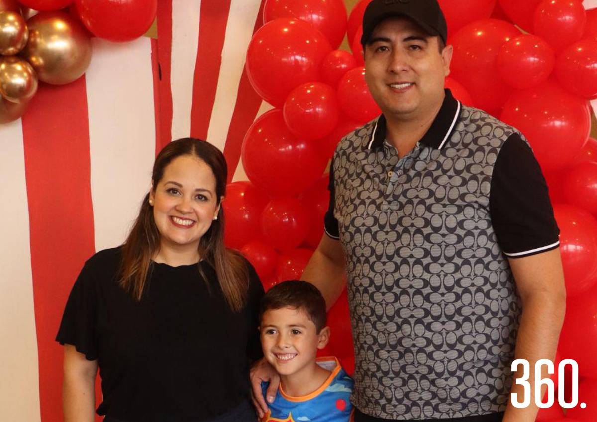 CELEBRAN CON COLORIDA FERIA GRADUACIÓN DE KÍNDER DE HARMONY SCHOOL