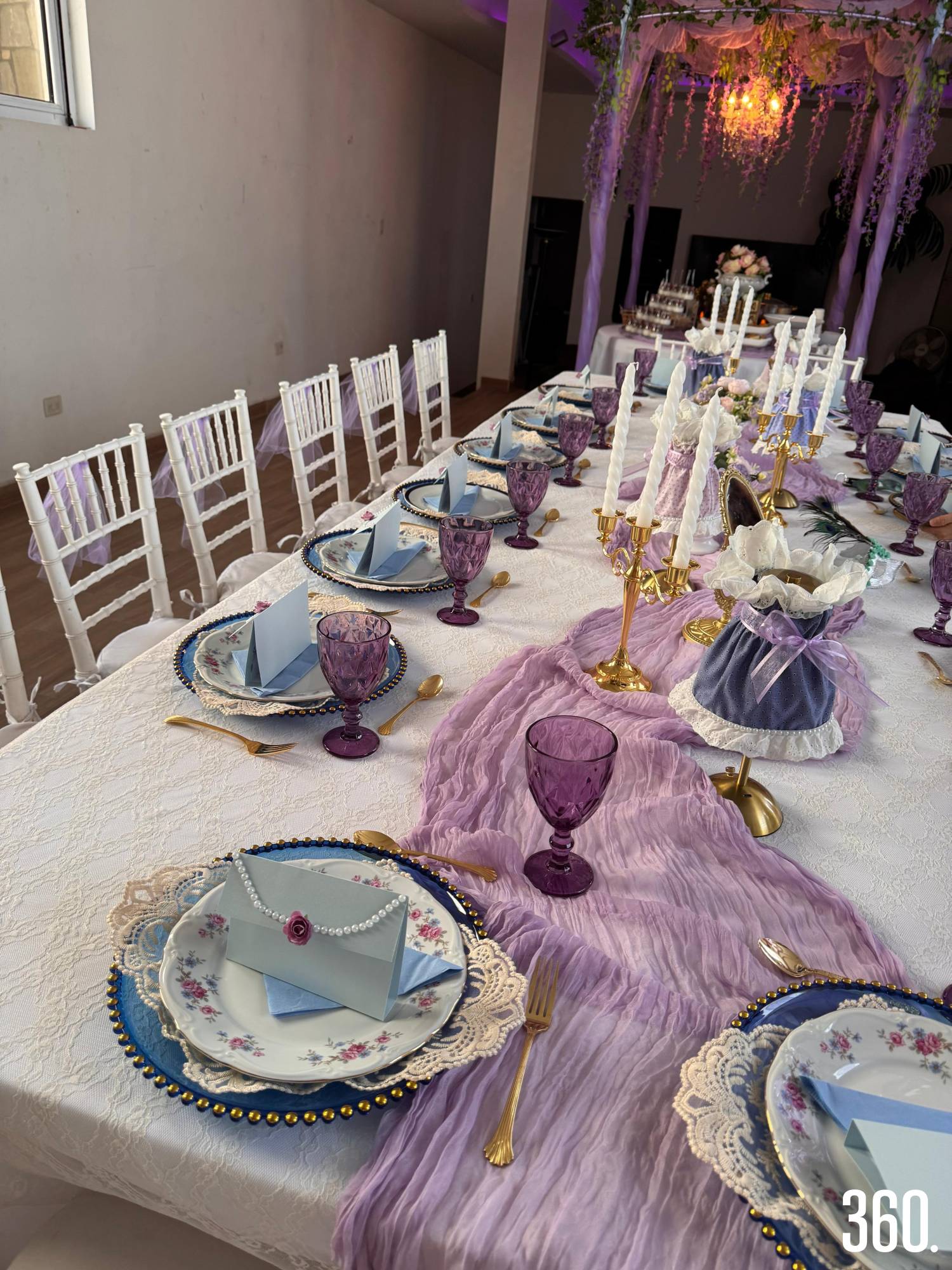 $!La mesa lució estilizada al estilo de serie.