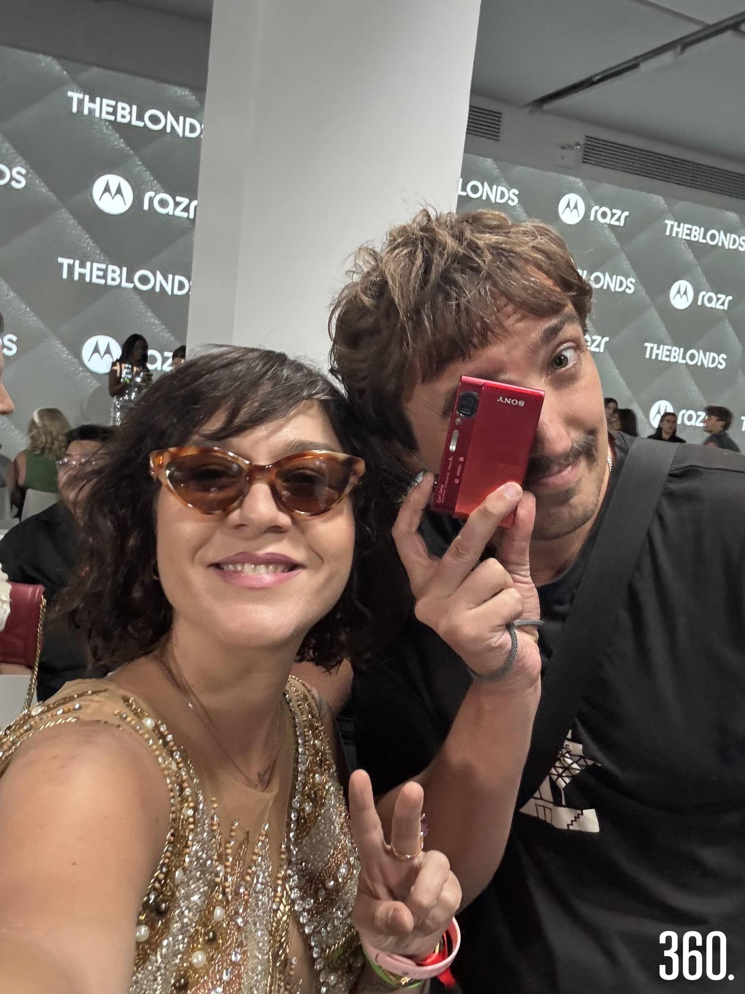 $!Martina Dechevska, corresponsal de 360, durante el desfile de modas.