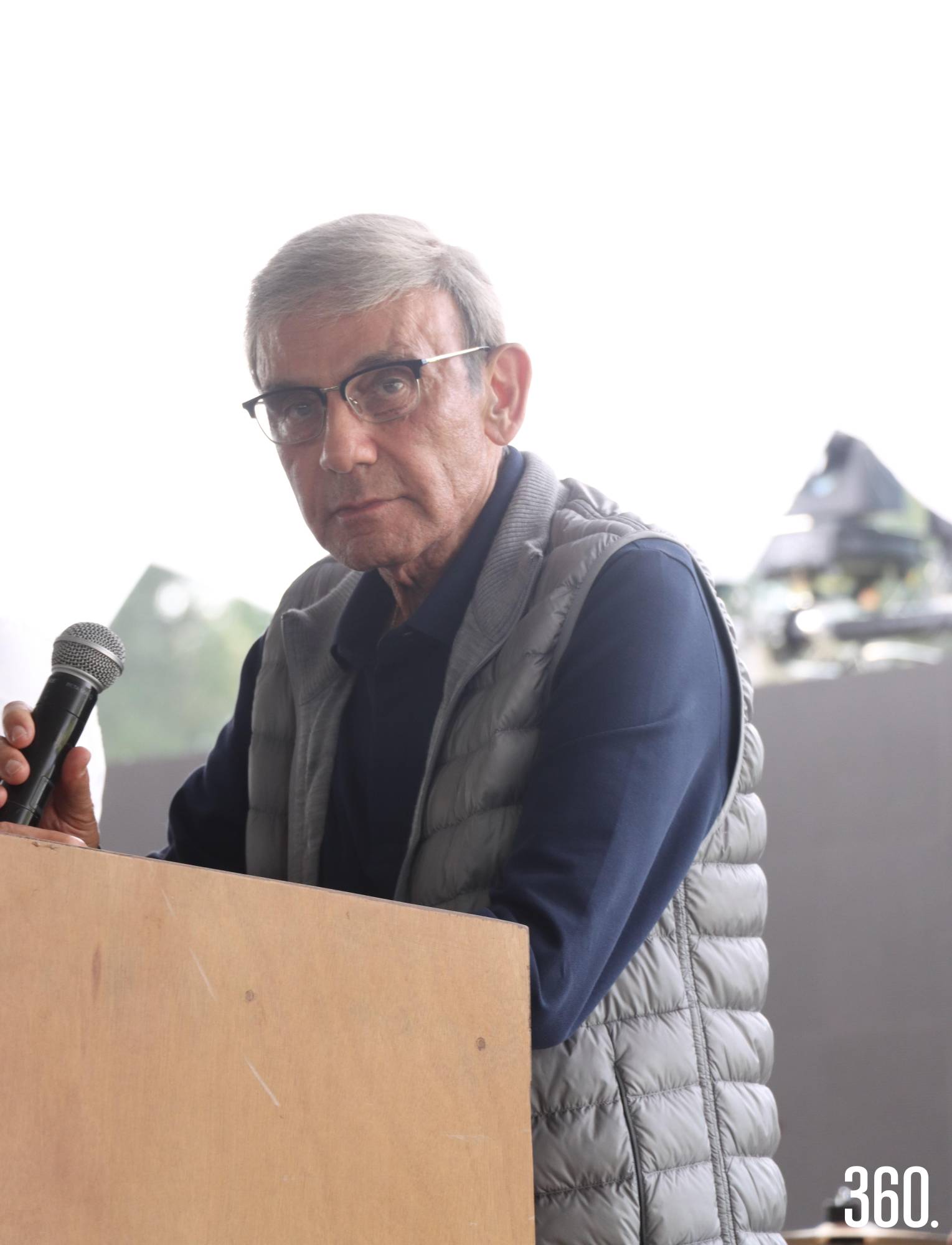 $!Víctor Mohamar agradeciendo a los presentes.