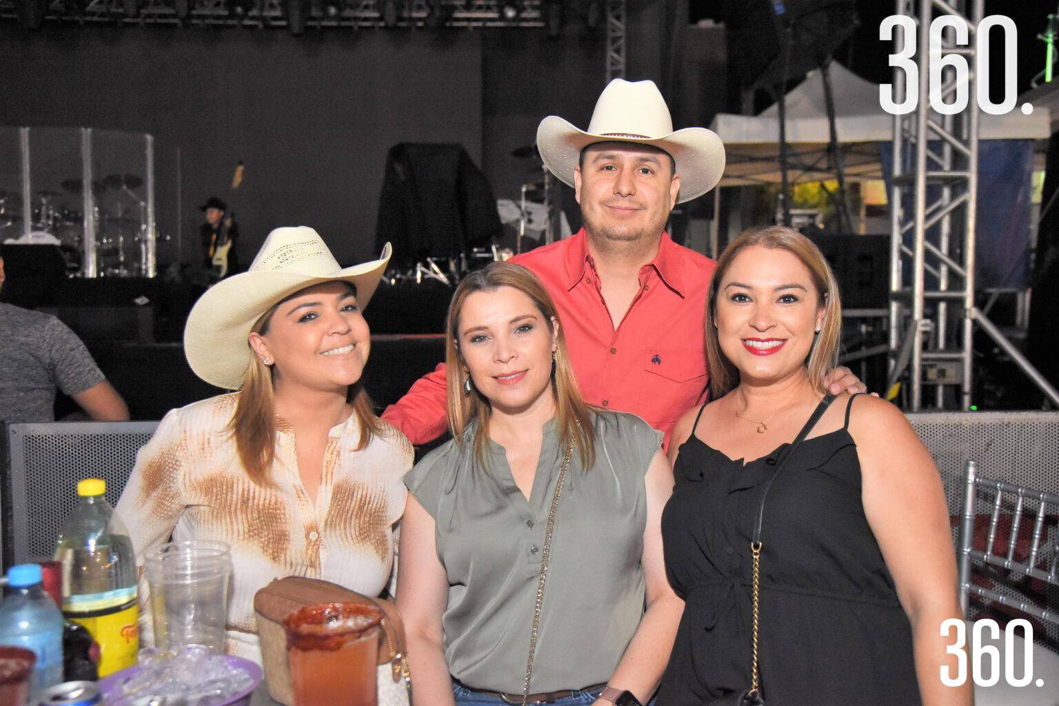 $!Alejandro Vasquez, Mariana Gutiérrez, Lili Gutiérrez y Lucia Gutiérrez.