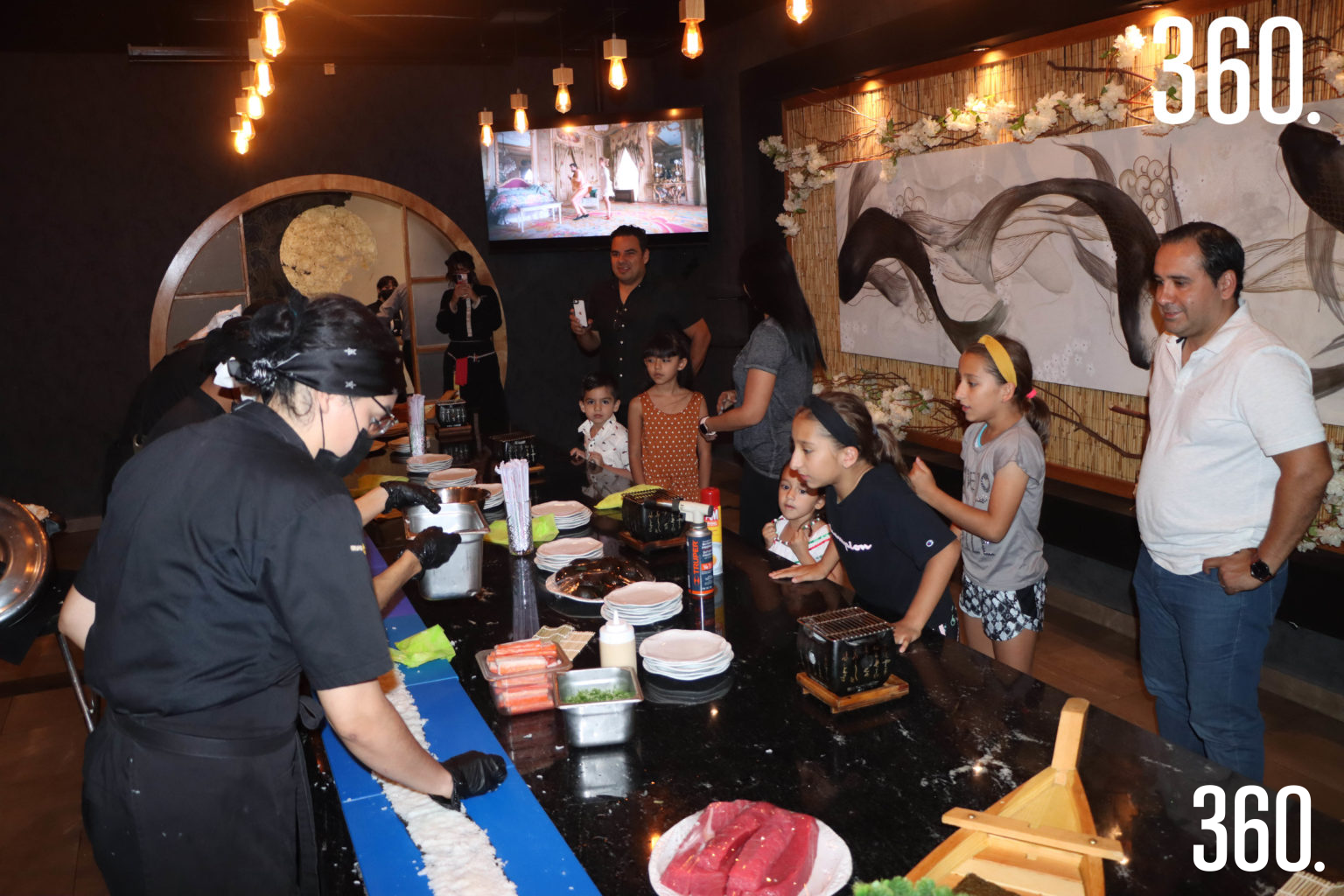 $!Comensales observaron el proceso de elaboración.