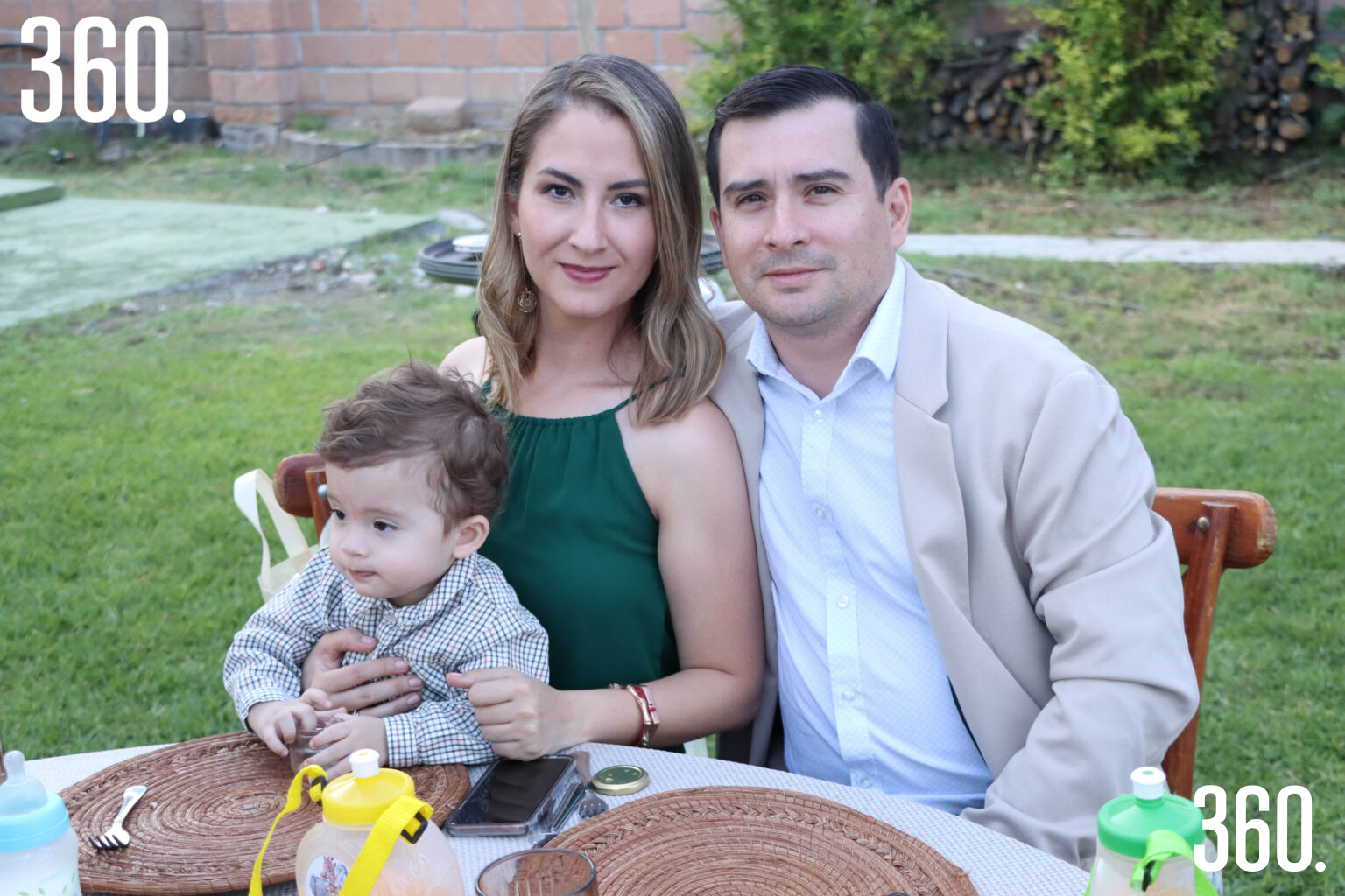 $!Mario Arredondo y Nadxelii Vargas con su hijo Mario.