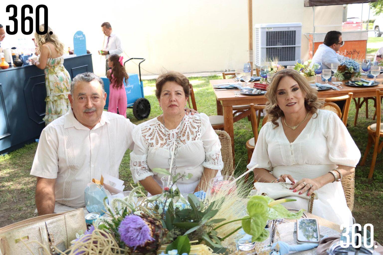 $!Jorge Contreras, Lidia y Tere Almaguer.