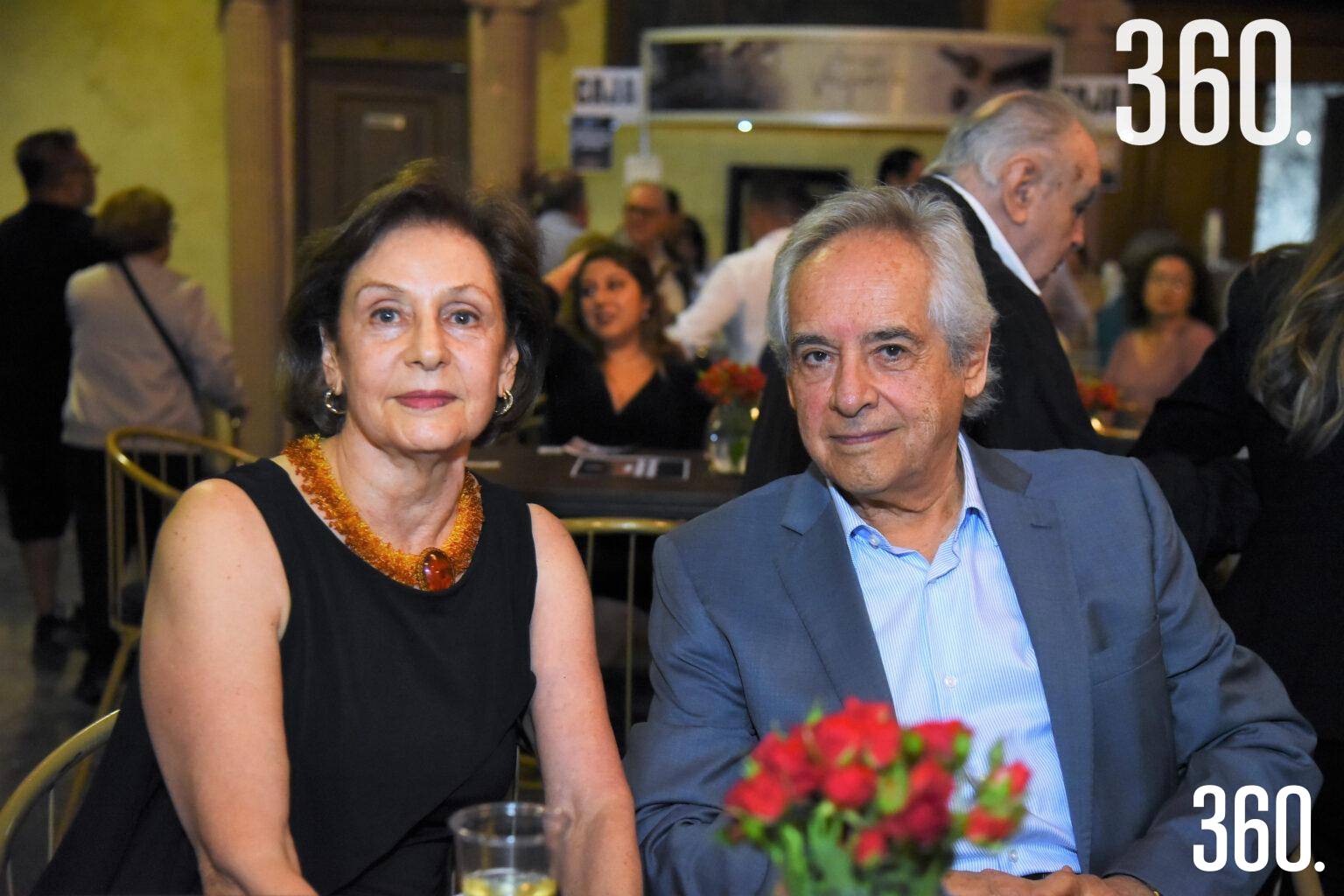 $!María Esther Salomón y Darío Martínez.