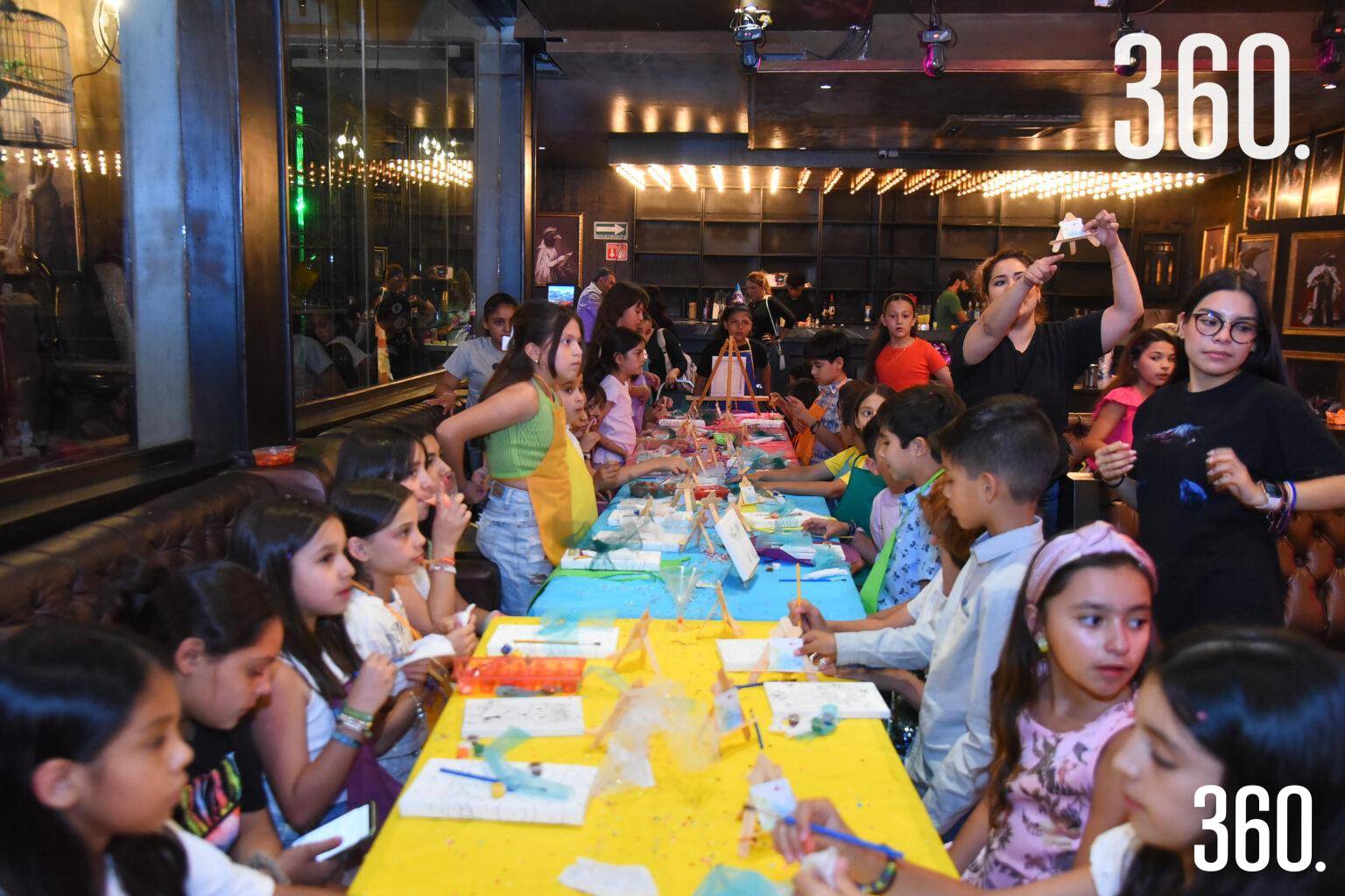 $!María José Abugarade Pérez fue festejada con una divertida y especial reunión llena de música y buen ambiente en una discoteca al norte de la ciudad.