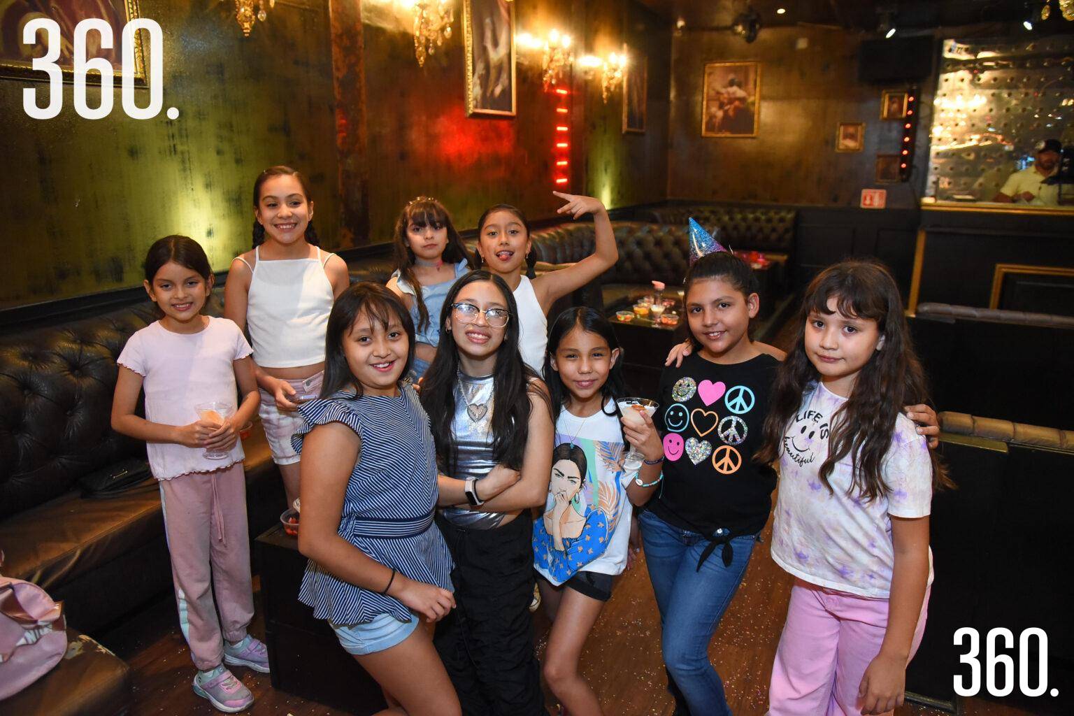 $!María José Abugarade Pérez con sus amigas.