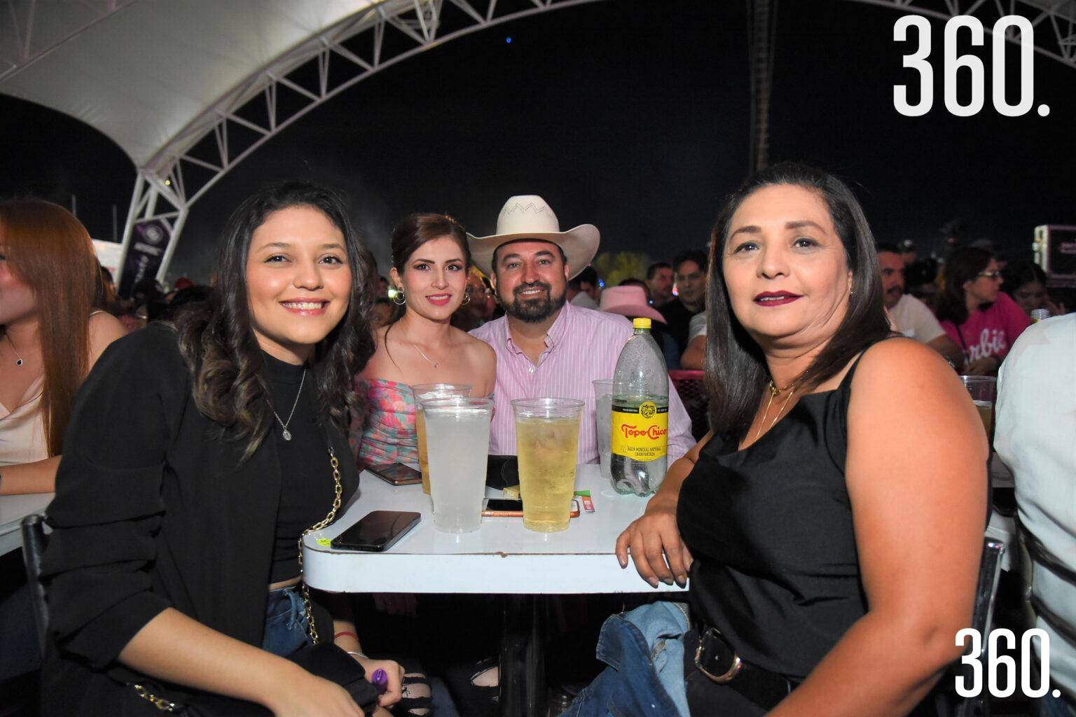$!Delia Rivera, Vero Zertuche, Diego Fuentes y Aleida Rivera.
