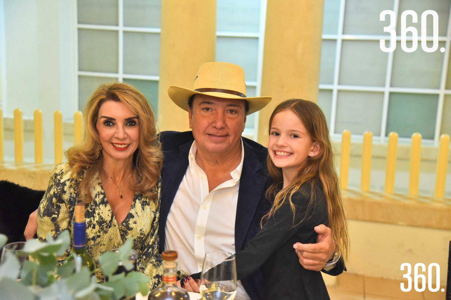 $!Tere Cantu, Ricardo Fernández y Adriana González.