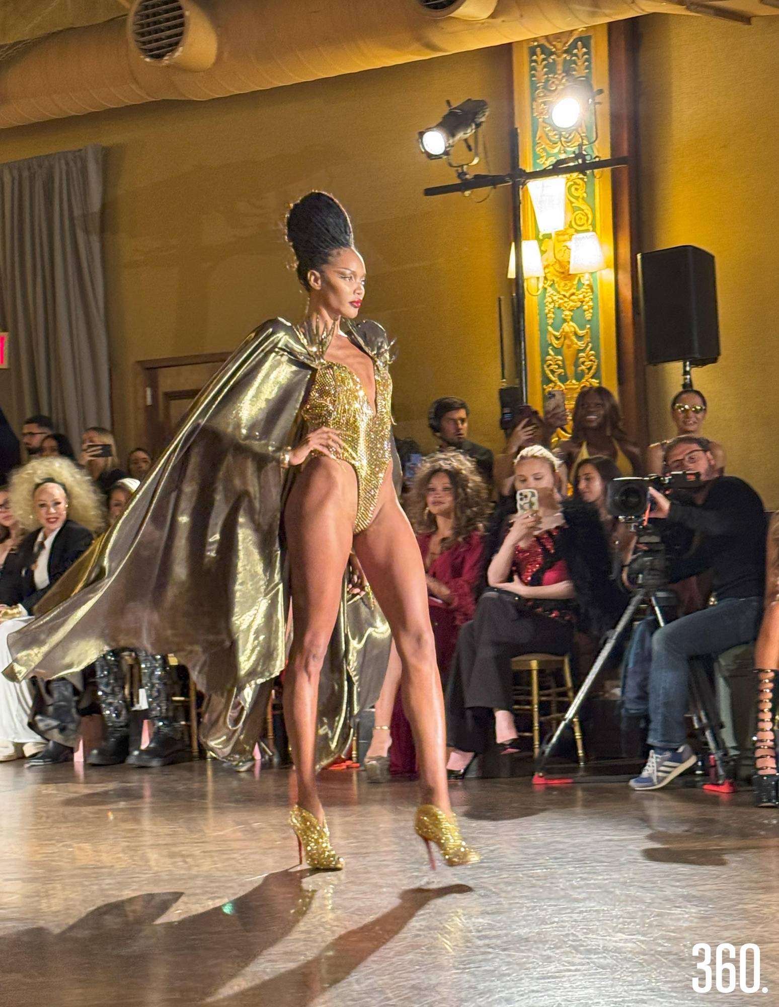 $!Hollywood futurista: glamour clásico con un giro vanguardista.