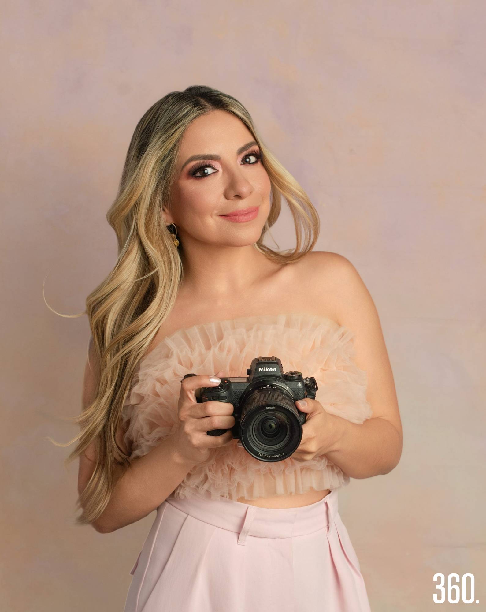 $!Cris Villarreal cuenta con 15 años de experiencia en la fotografía.