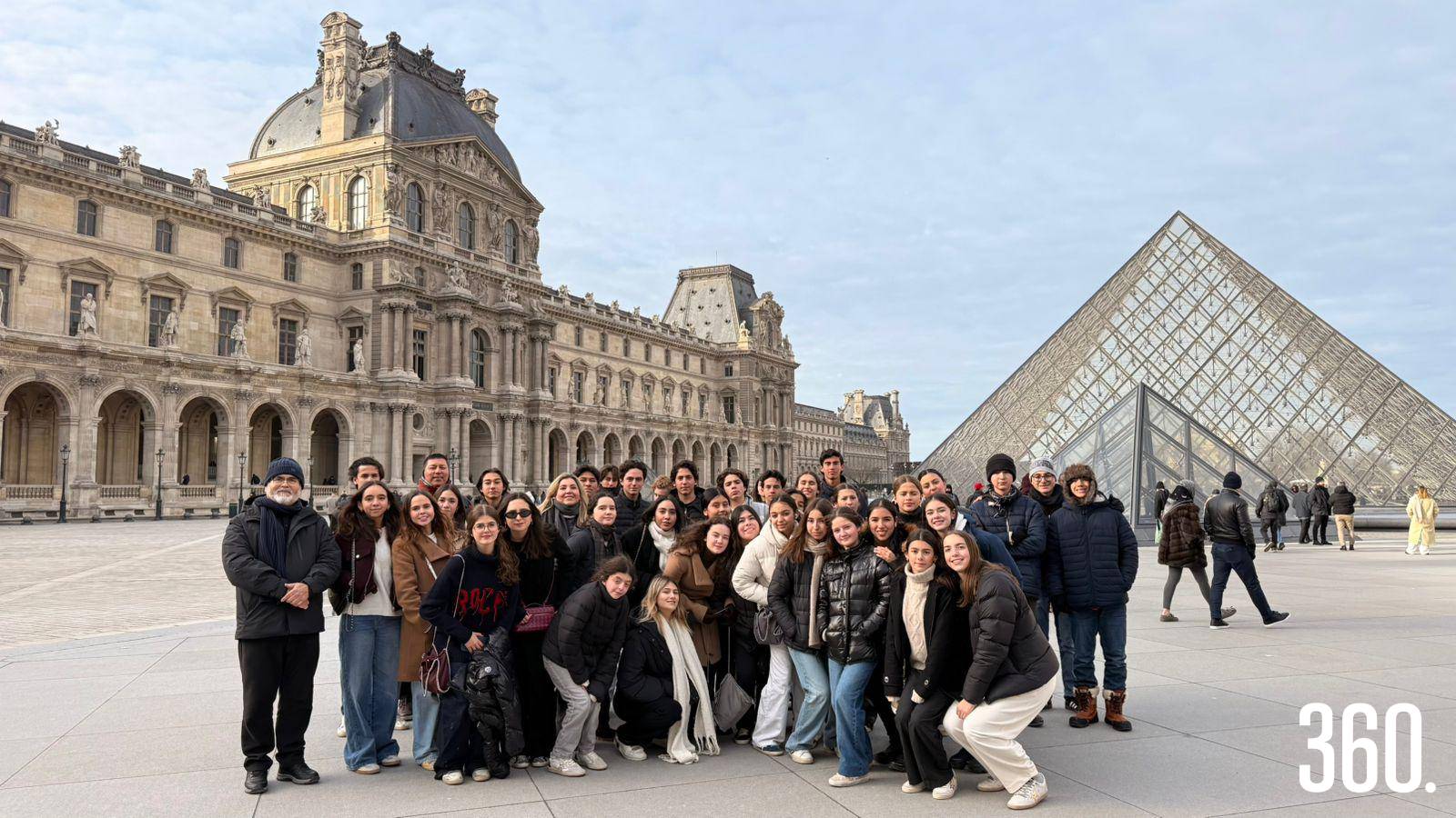 $!Los estudiantes pudieron visitar el famoso Museo de Lovre.