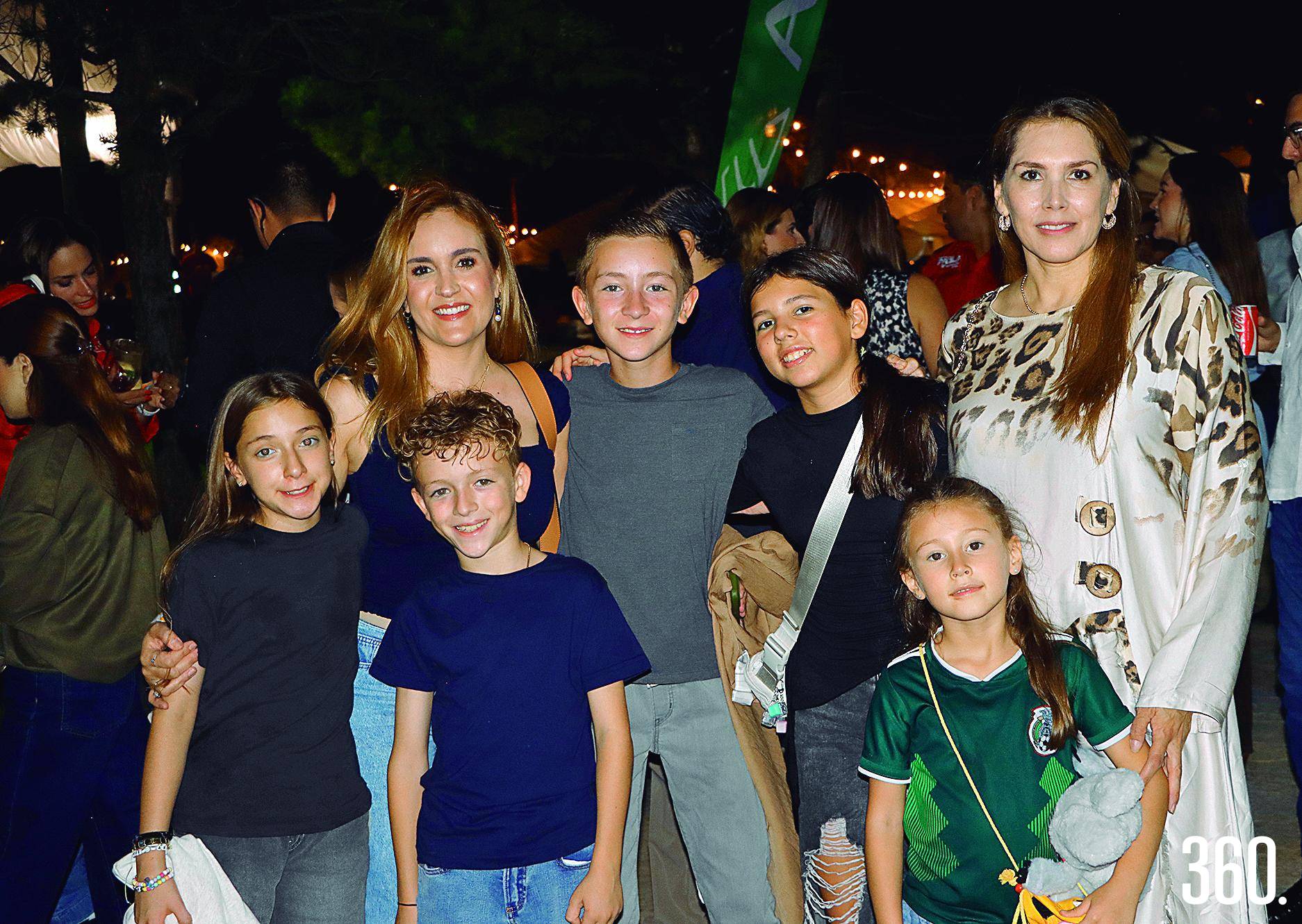 $!Inés Sifuentes, Lorena González, Luca y Massimo Gentiloni, Naomi y Amelie Kwetina, y Marcia de Luna.