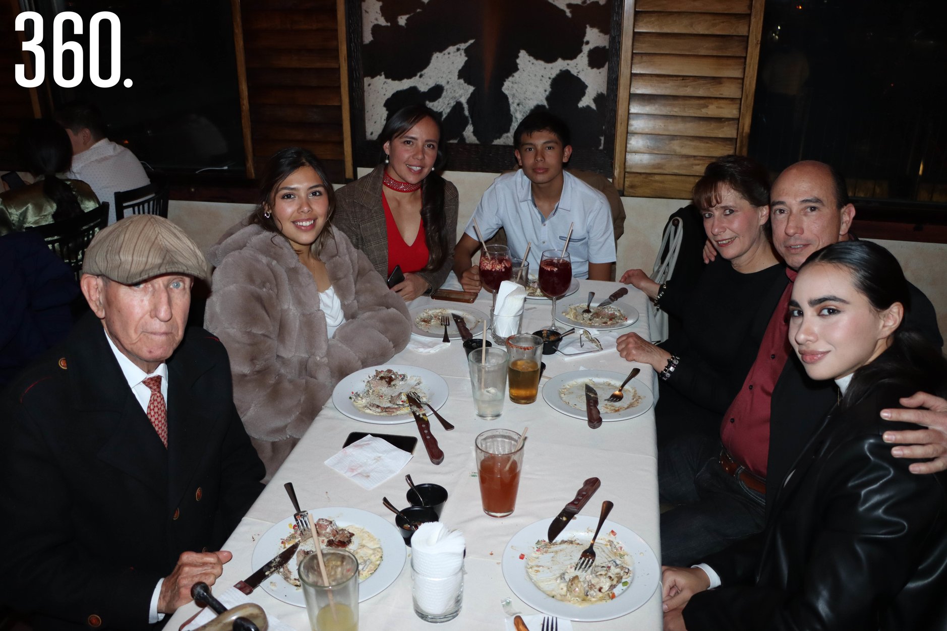 $!Esteban Domínguez, Ingrid Aguilar, Graciela Aguilar, Javier Aguilar, Coco de la Peña, Esteban Domínguez y Alejandra Cornejo.