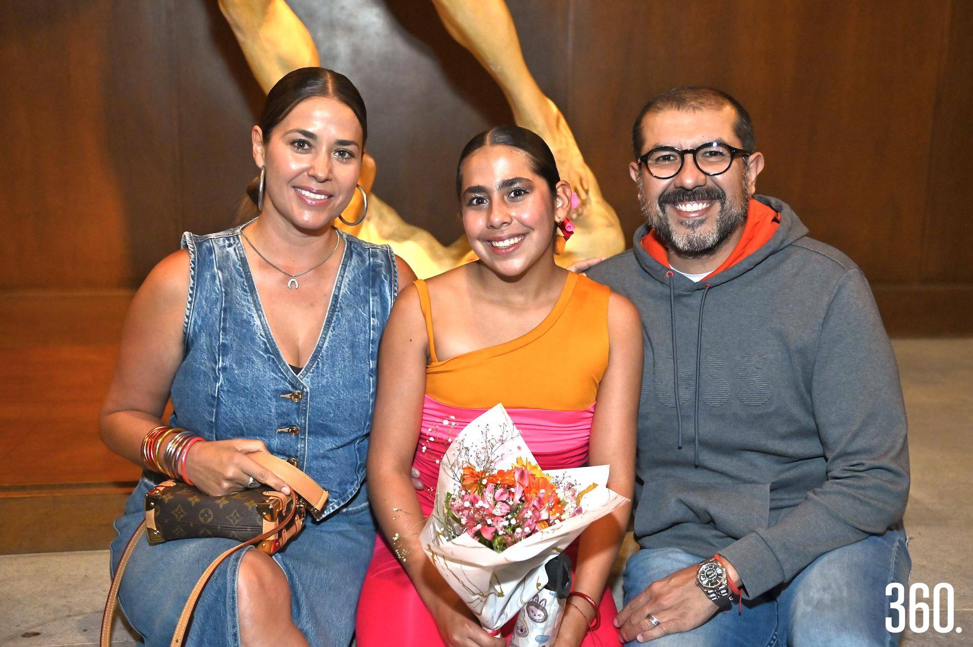 $!Perla Aguirre, Loretta y Federico Ramírez.