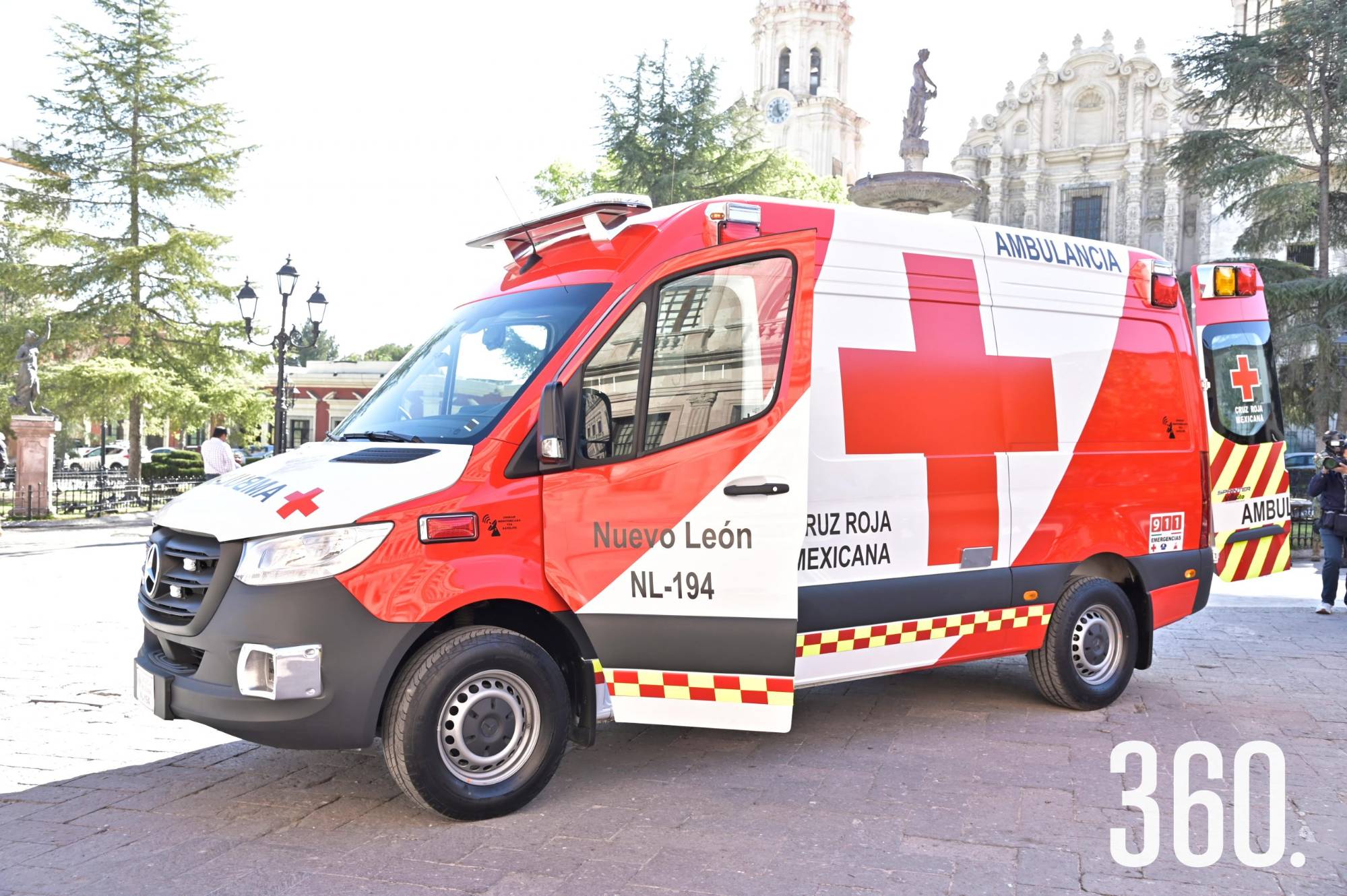 $!Ambulancias de la Cruz Roja.