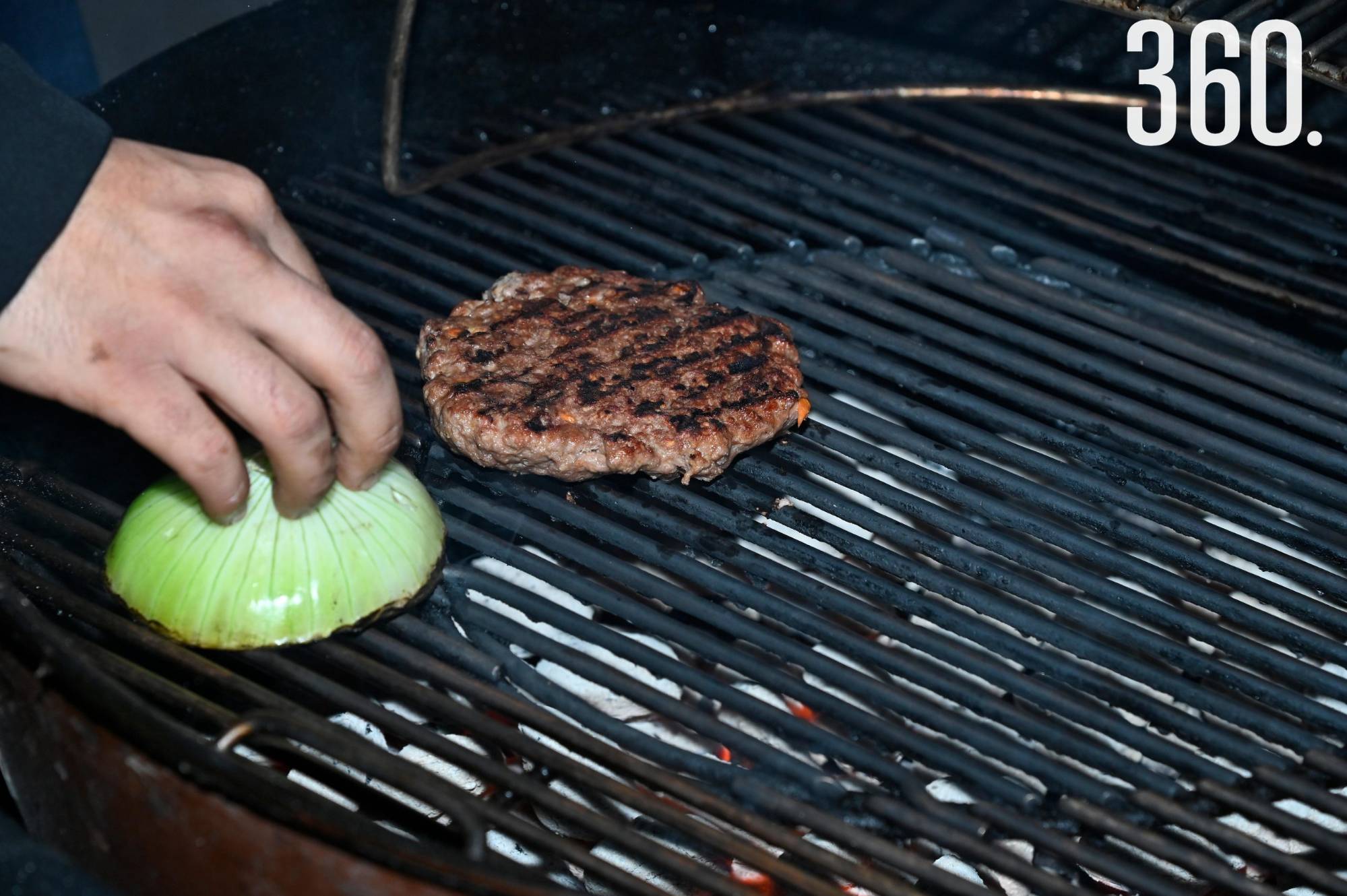 $!Cada equipo le dio su toque especial a las hamburguesas.
