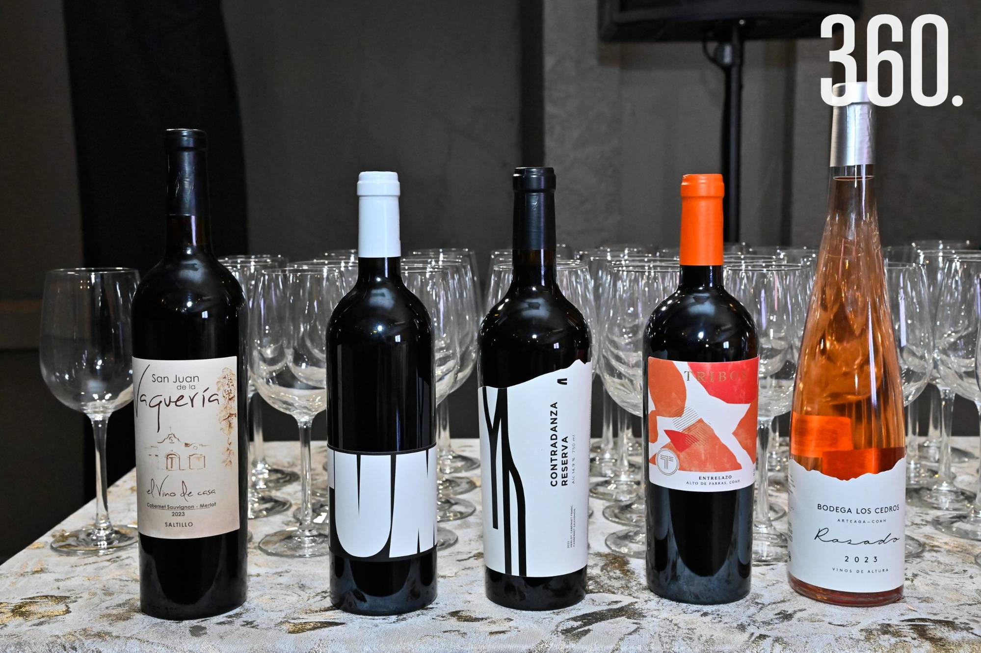 $!Algunos de los vinos que pudieron disfrutar los asistentes.