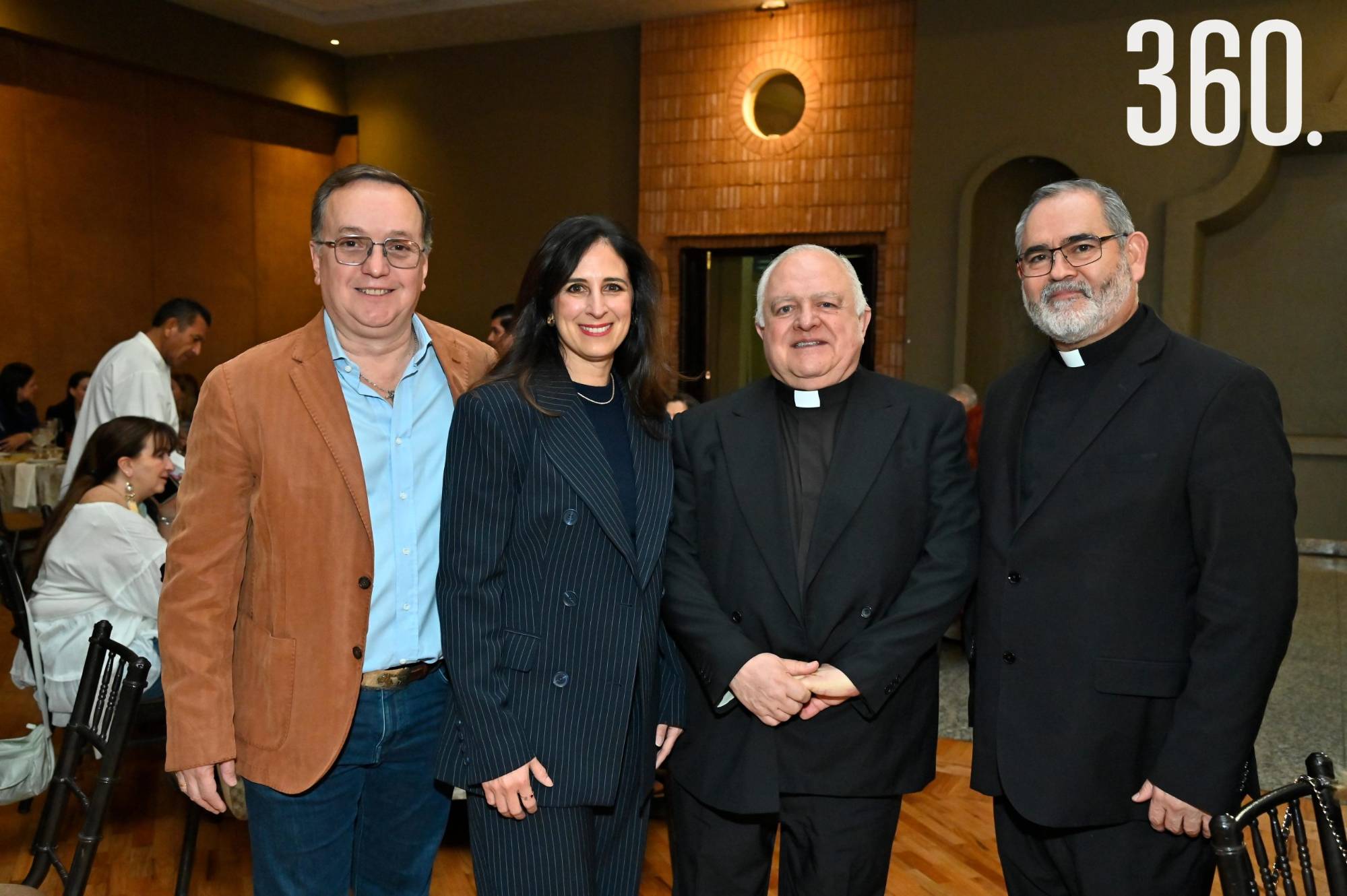 $!Juan Ramón Cárdenas, Beatriz Garza, P. Carlos Skertchly y P. Fernando Torres.