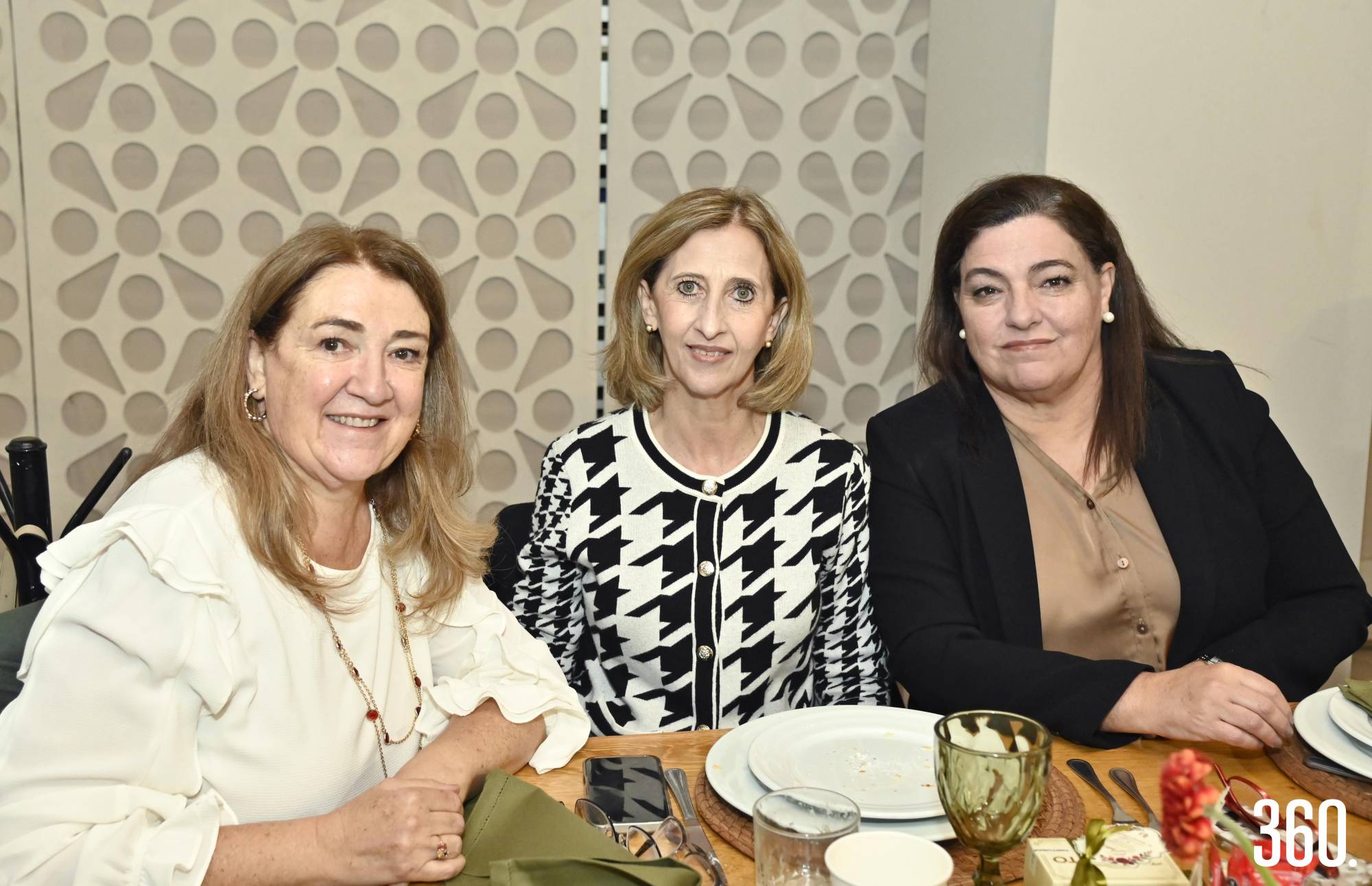 $!Beatriz Dávila de De la Garza, Emma y Ana Cata Dávila.